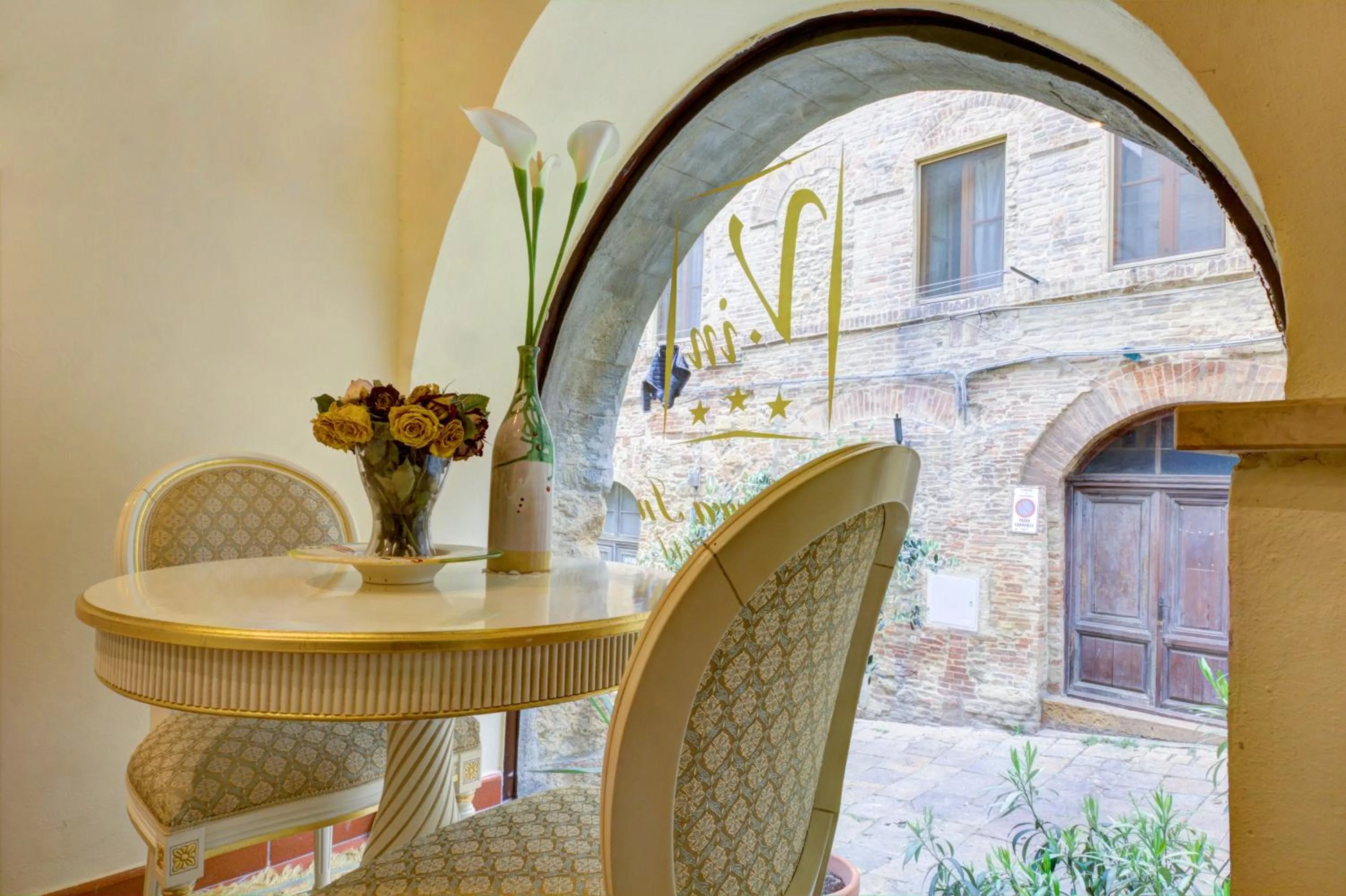 Communal lounge/ TV room in Hotel Volterra In Superior