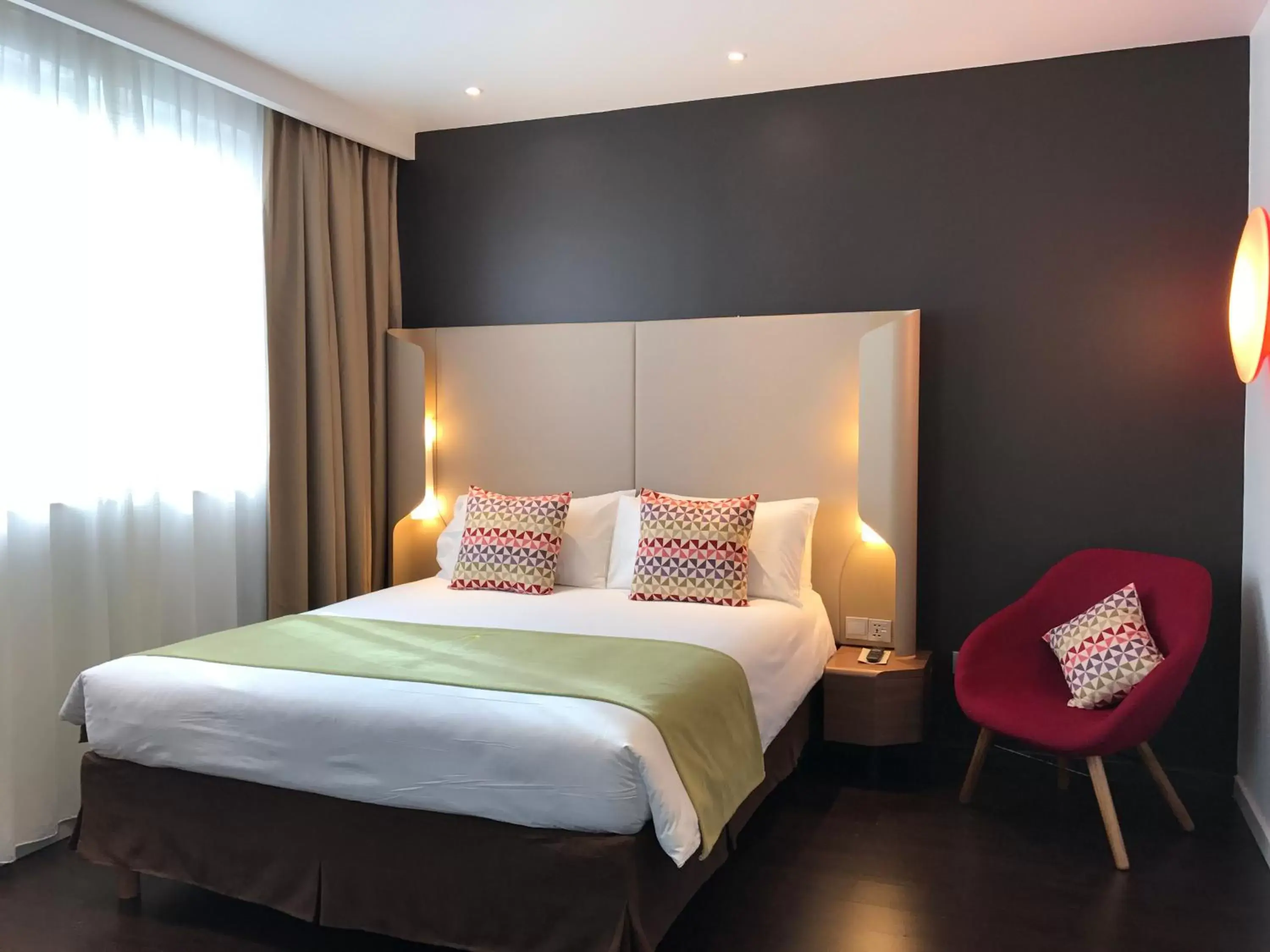 Bedroom, Bed in Campanile Shanghai Bund Hotel