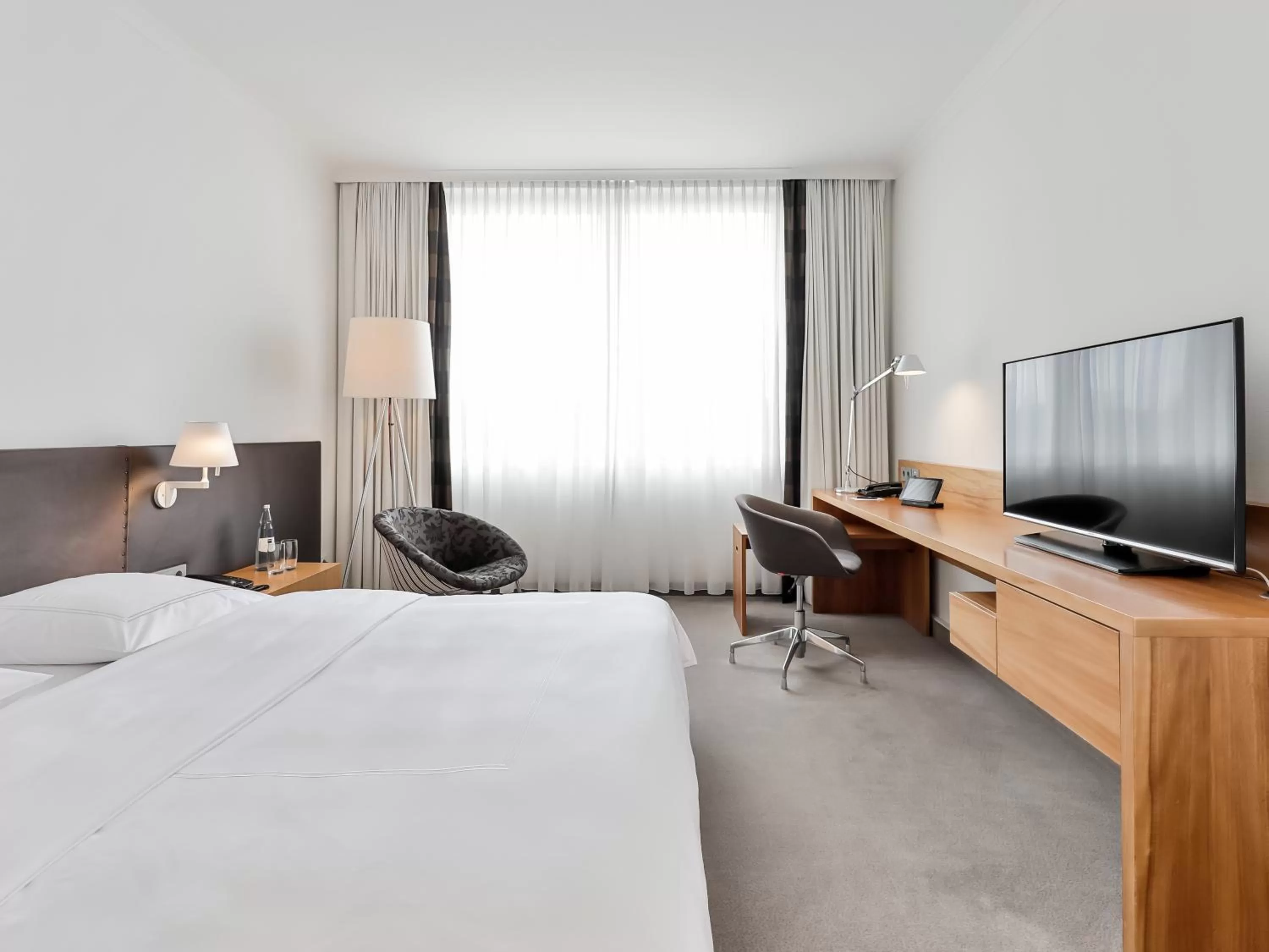 Seating area, Bed in Dorint Hotel Bremen