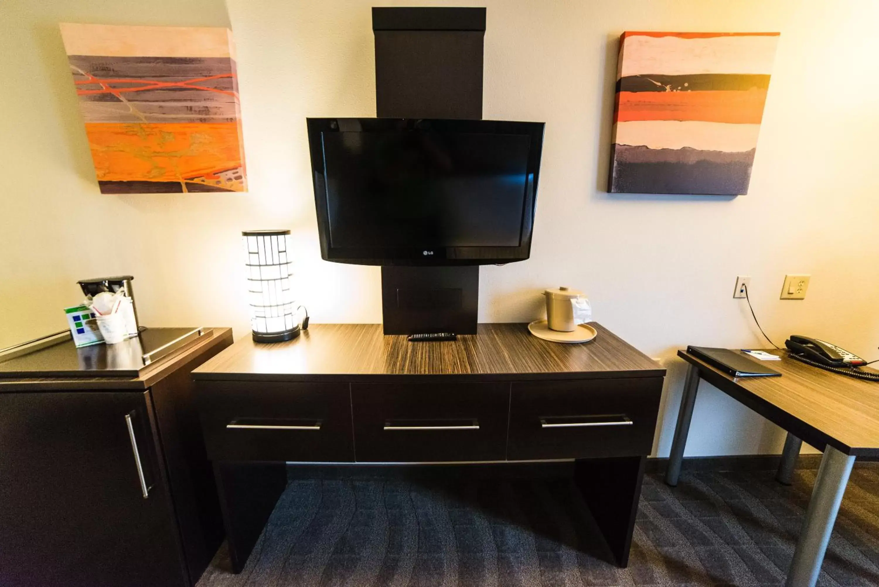 Photo of the whole room, TV/Entertainment Center in Holiday Inn Express Hotels & Suites Rockingham West, an IHG Hotel