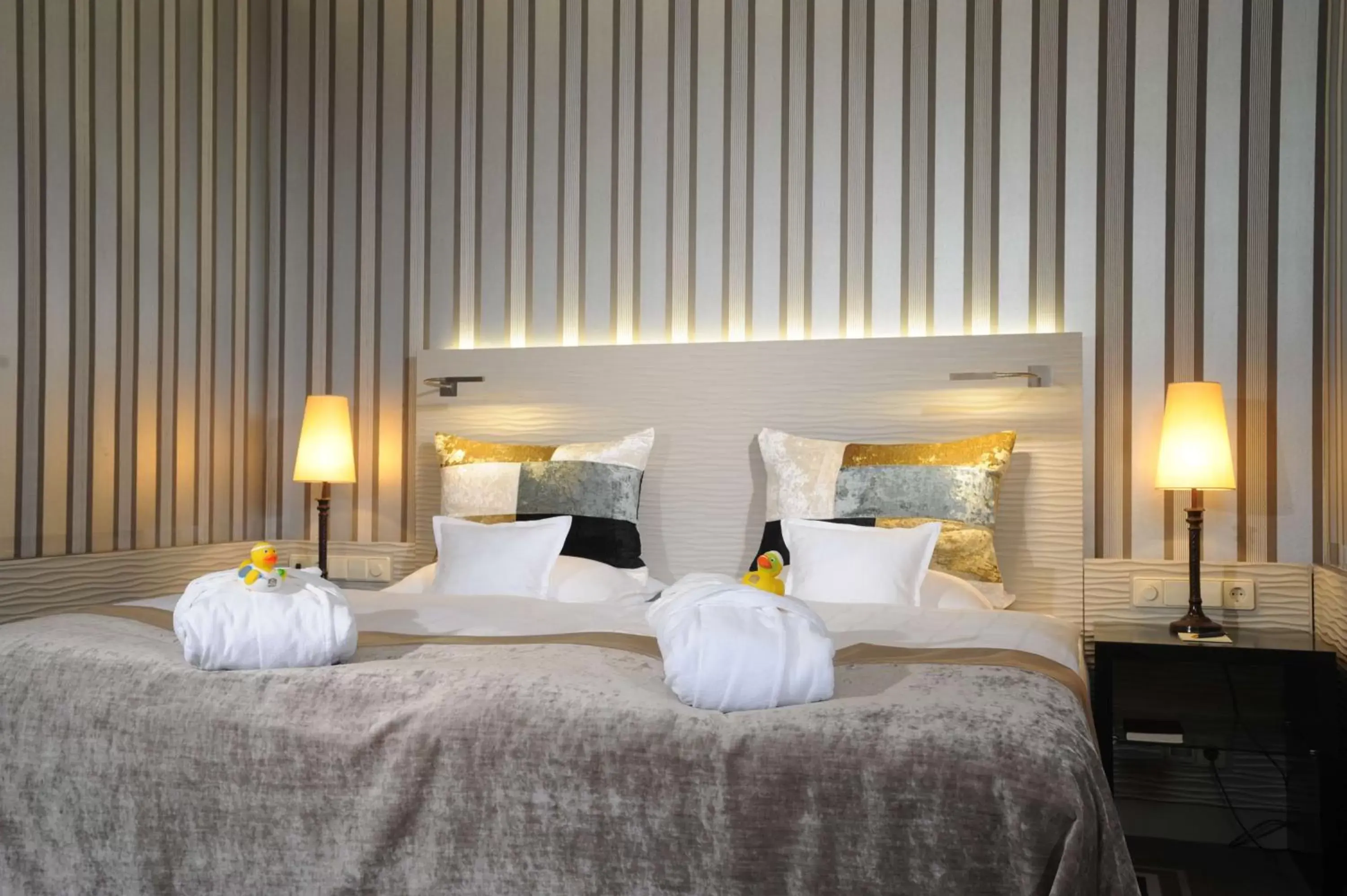 Photo of the whole room, Bed in Best Western Premier Parkhotel Kronsberg