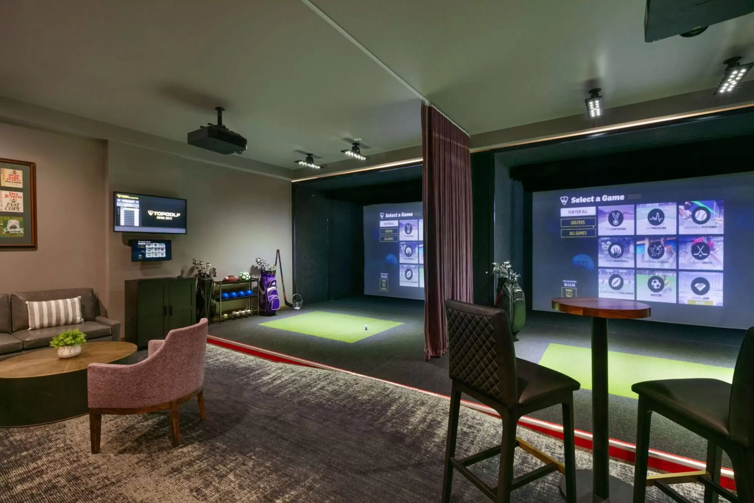 Communal lounge/ TV room in Hyatt Place Fort Worth/TCU