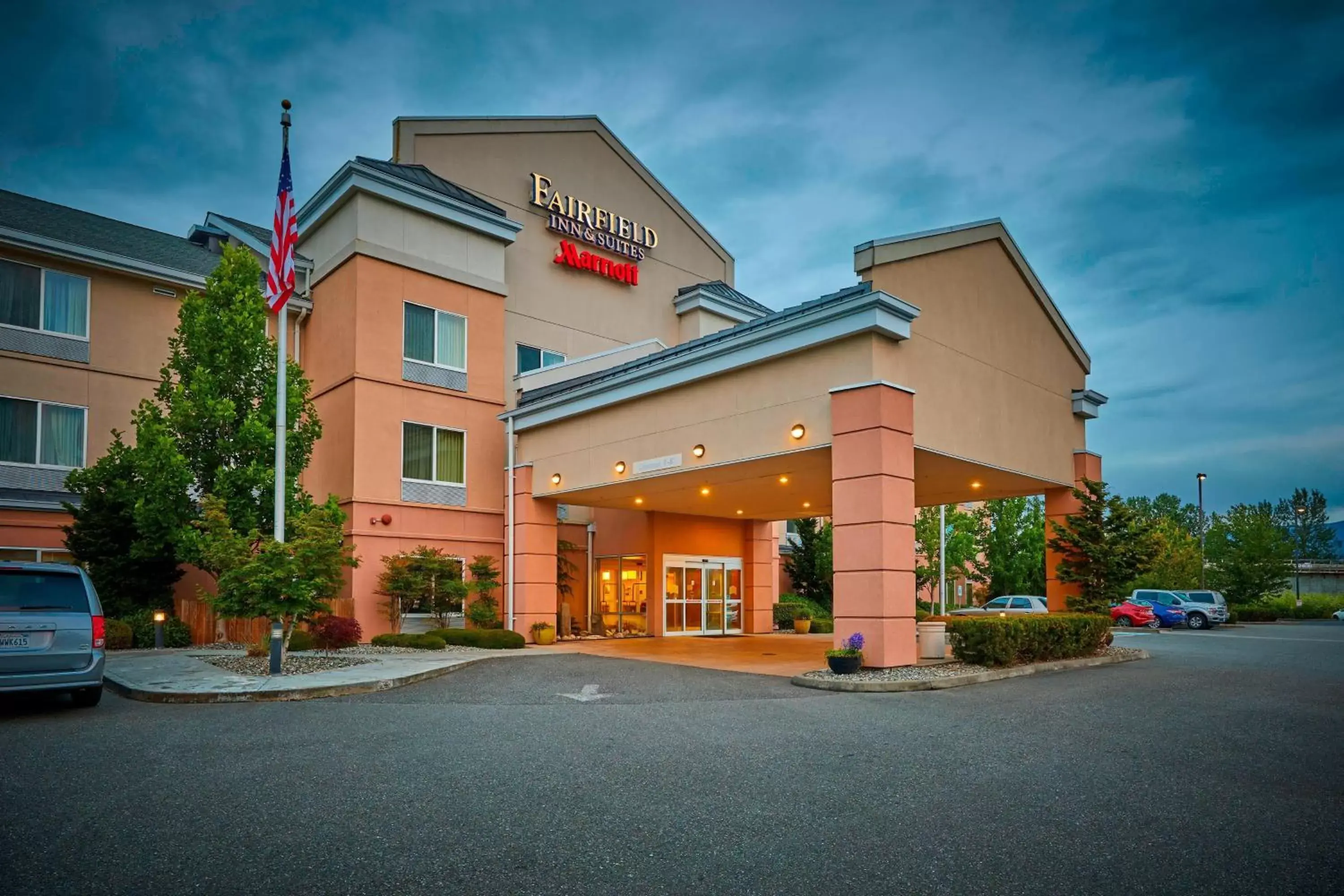 Property Building in Fairfield Inn & Suites Burlington