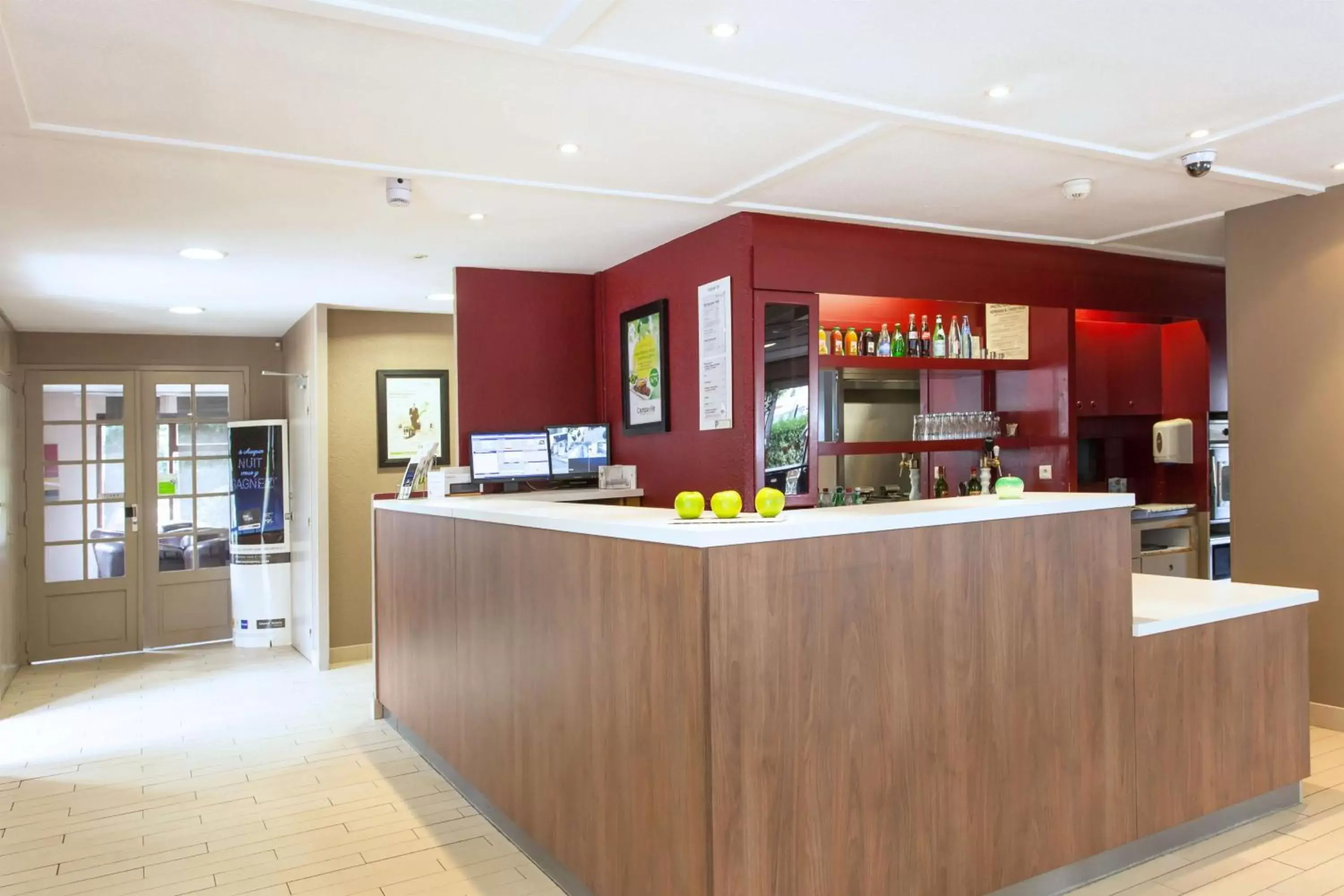 Lobby or reception in Campanile Montpellier Sud - A709