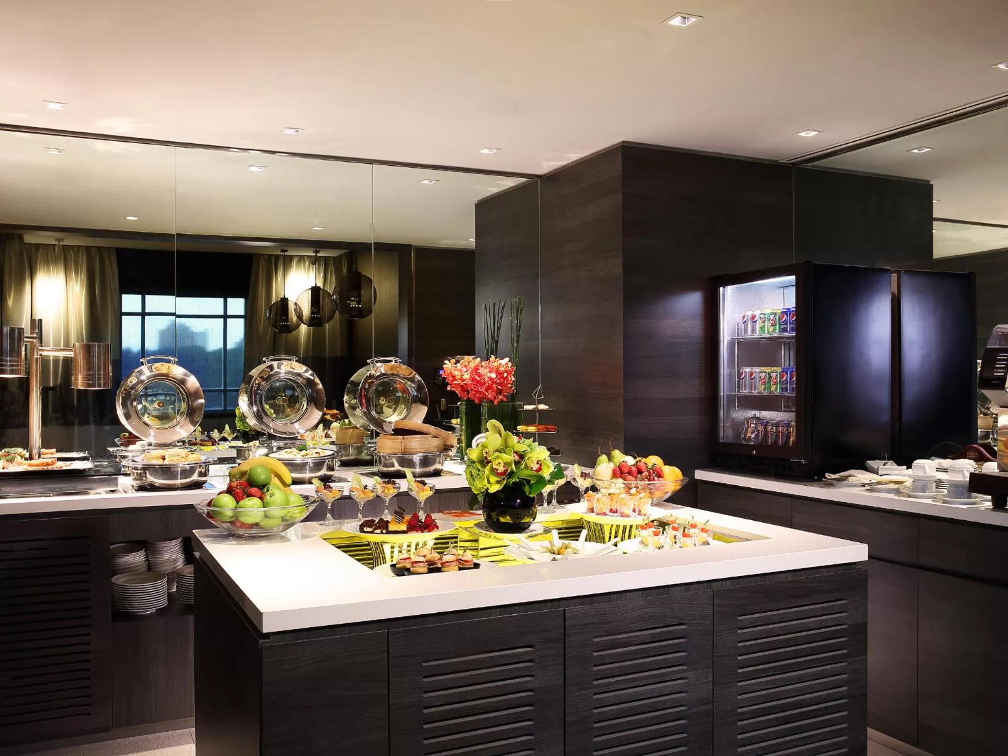 Restaurant/places to eat in Rendezvous Hotel Singapore by Far East Hospitality