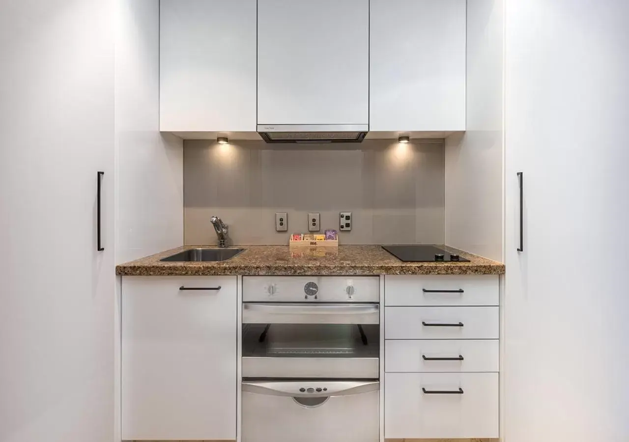 Kitchen or kitchenette, Kitchen/Kitchenette in Avani Metropolis Auckland Residences