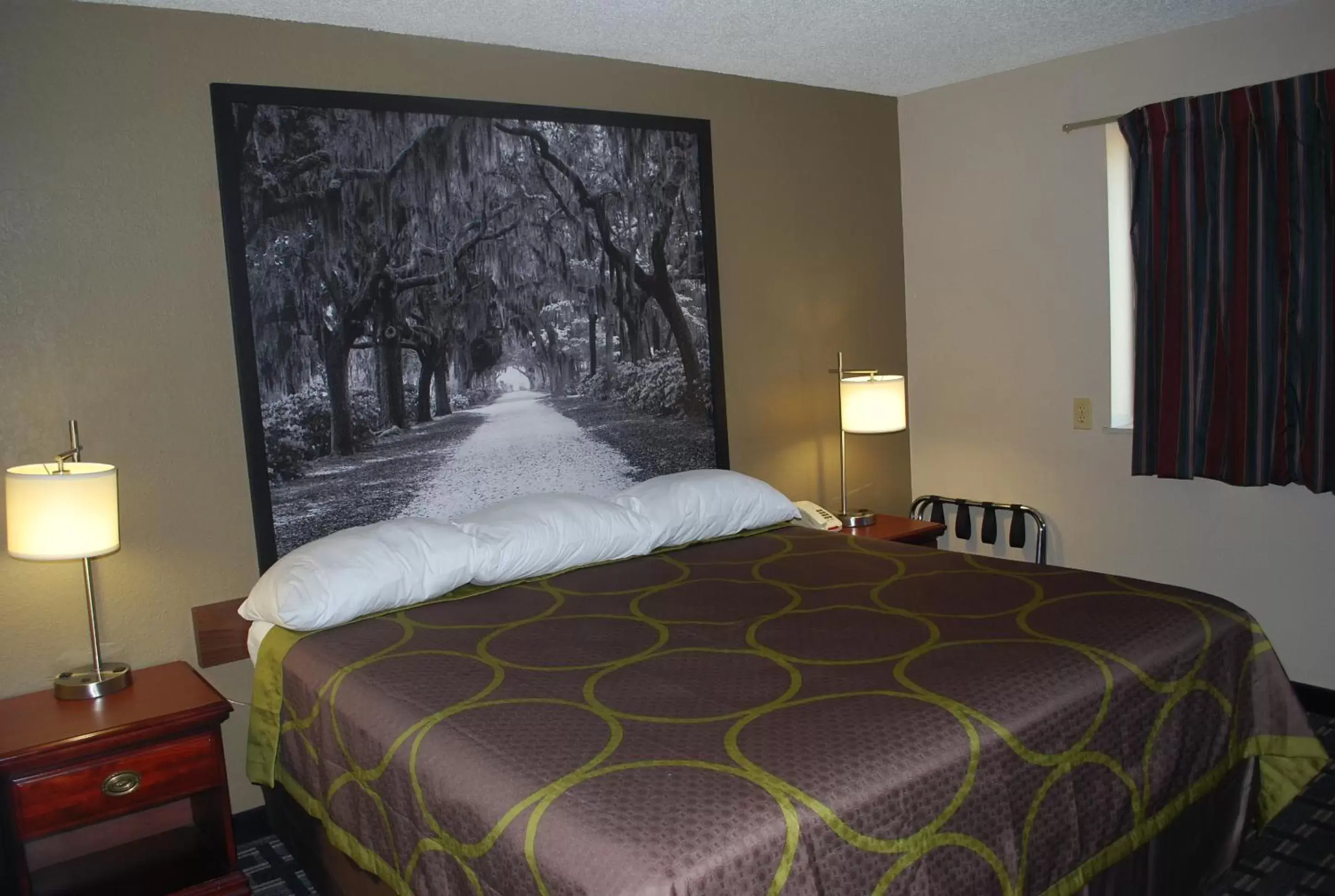 Photo of the whole room, Bed in Super 8 by Wyndham Warner Robins