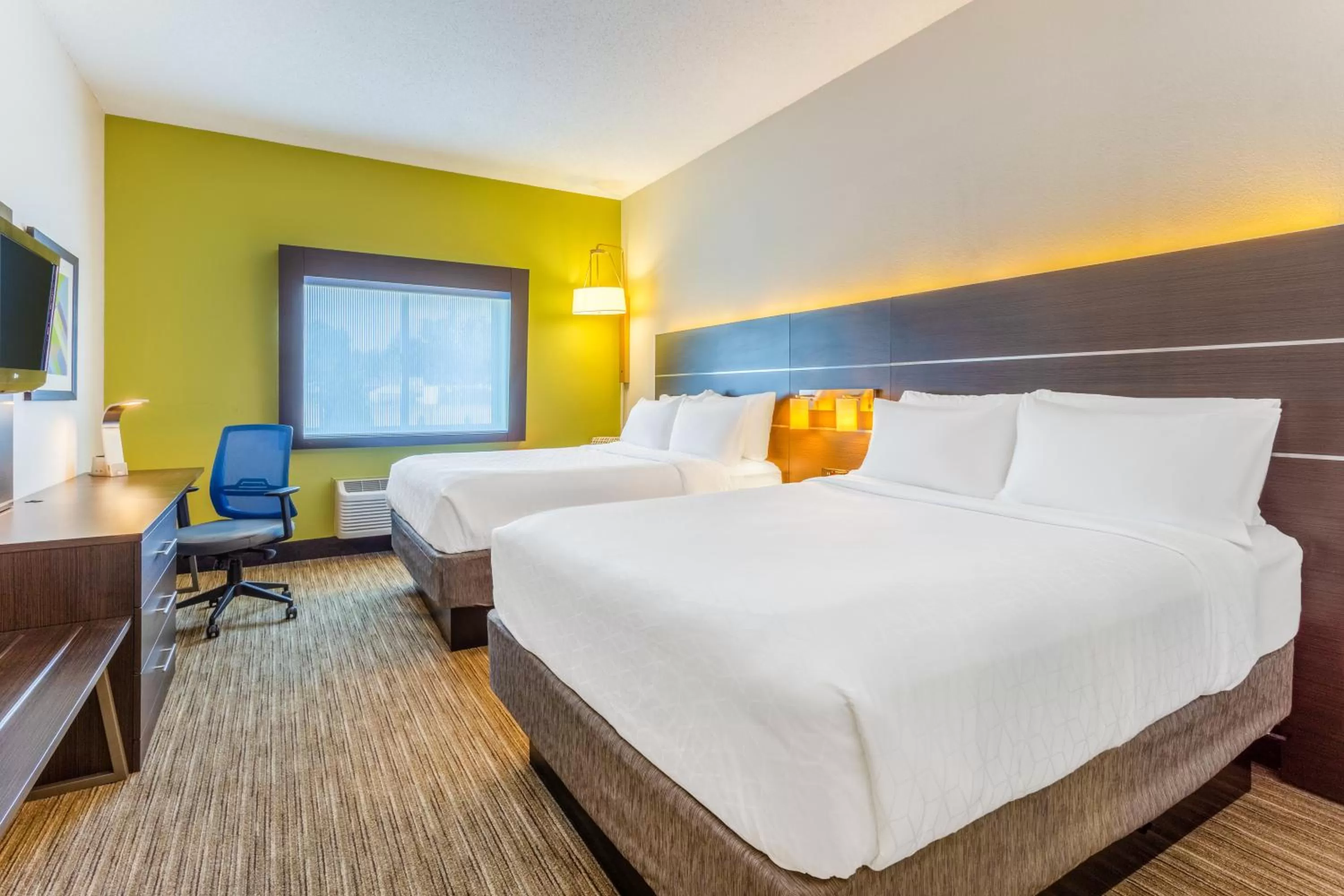 Photo of the whole room, Bed in Holiday Inn Express Columbus - Ohio Expo Center by IHG