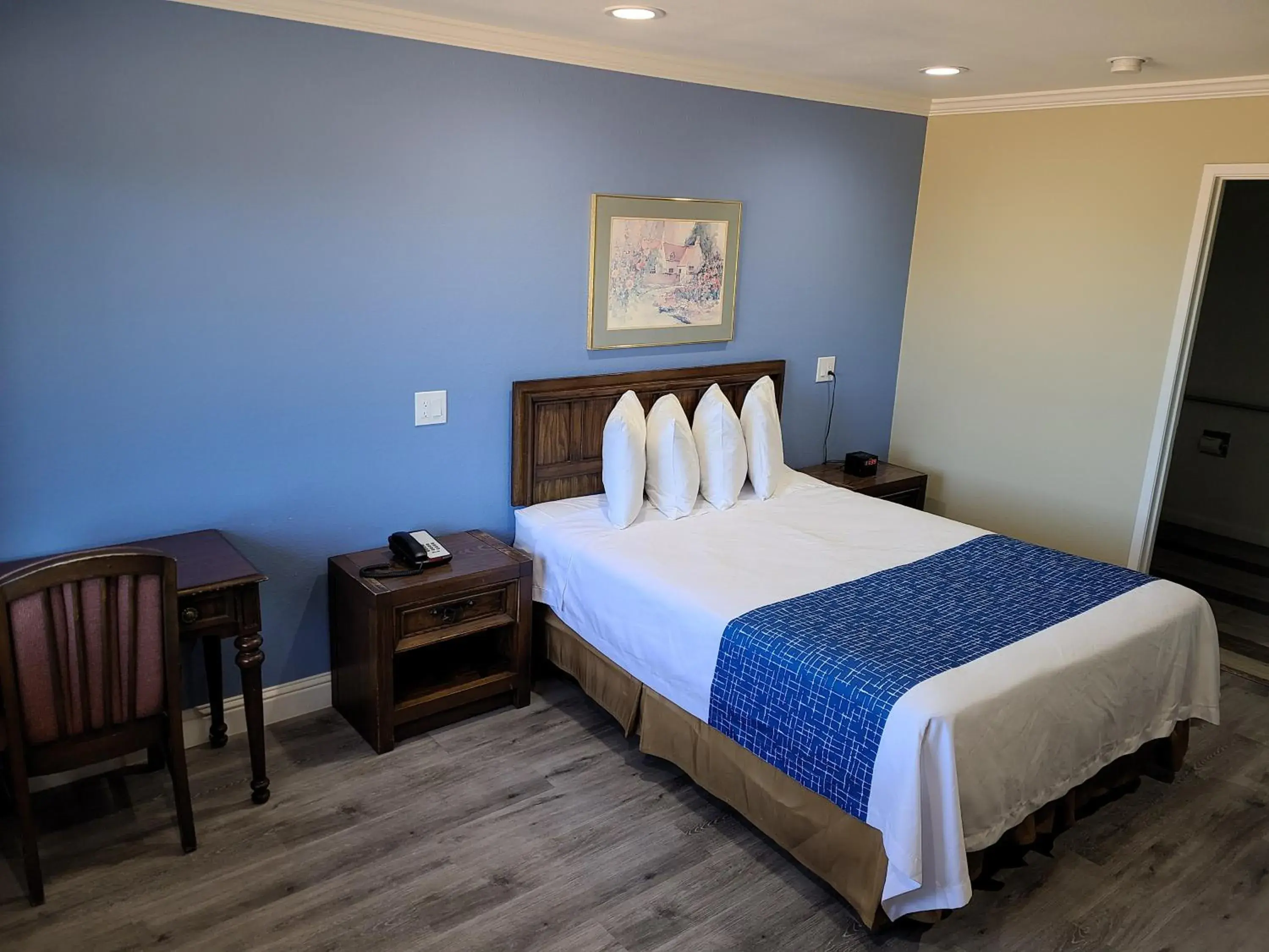 Bedroom, Bed in Travelodge by Wyndham Clearlake