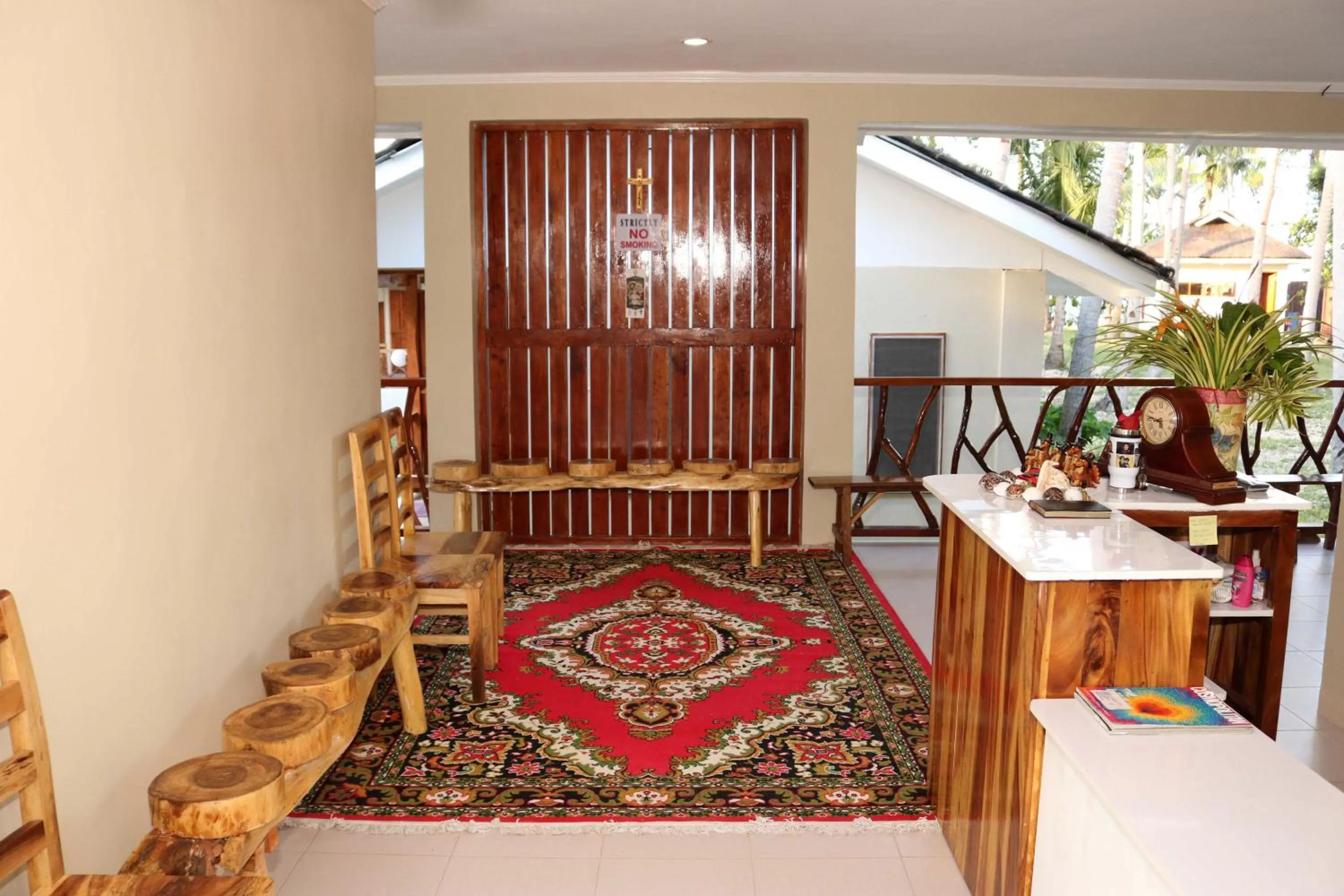 Communal lounge/ TV room in D's Oceanview Beach Resort