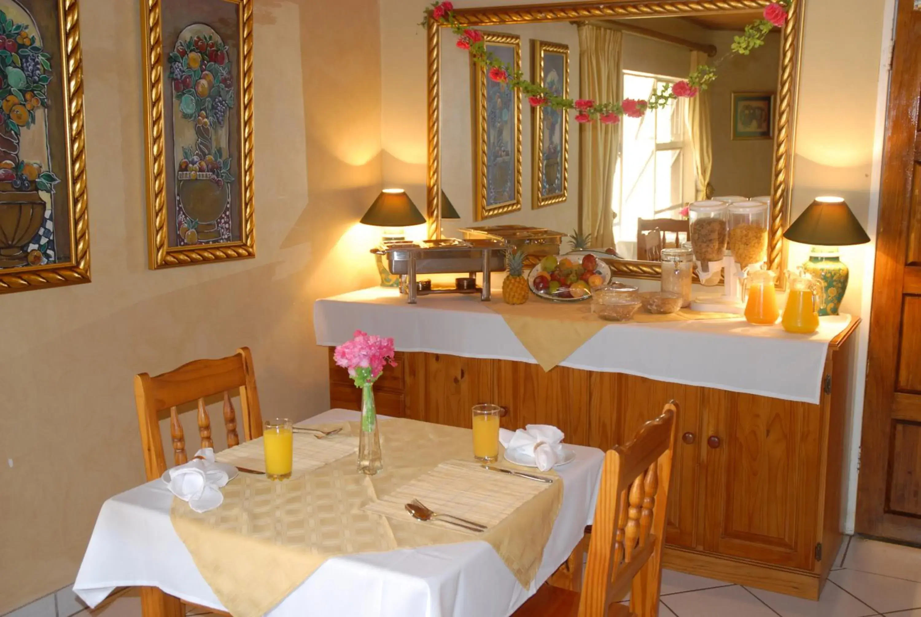 Dining area, Restaurant/Places to Eat in Purple Olive Guest House