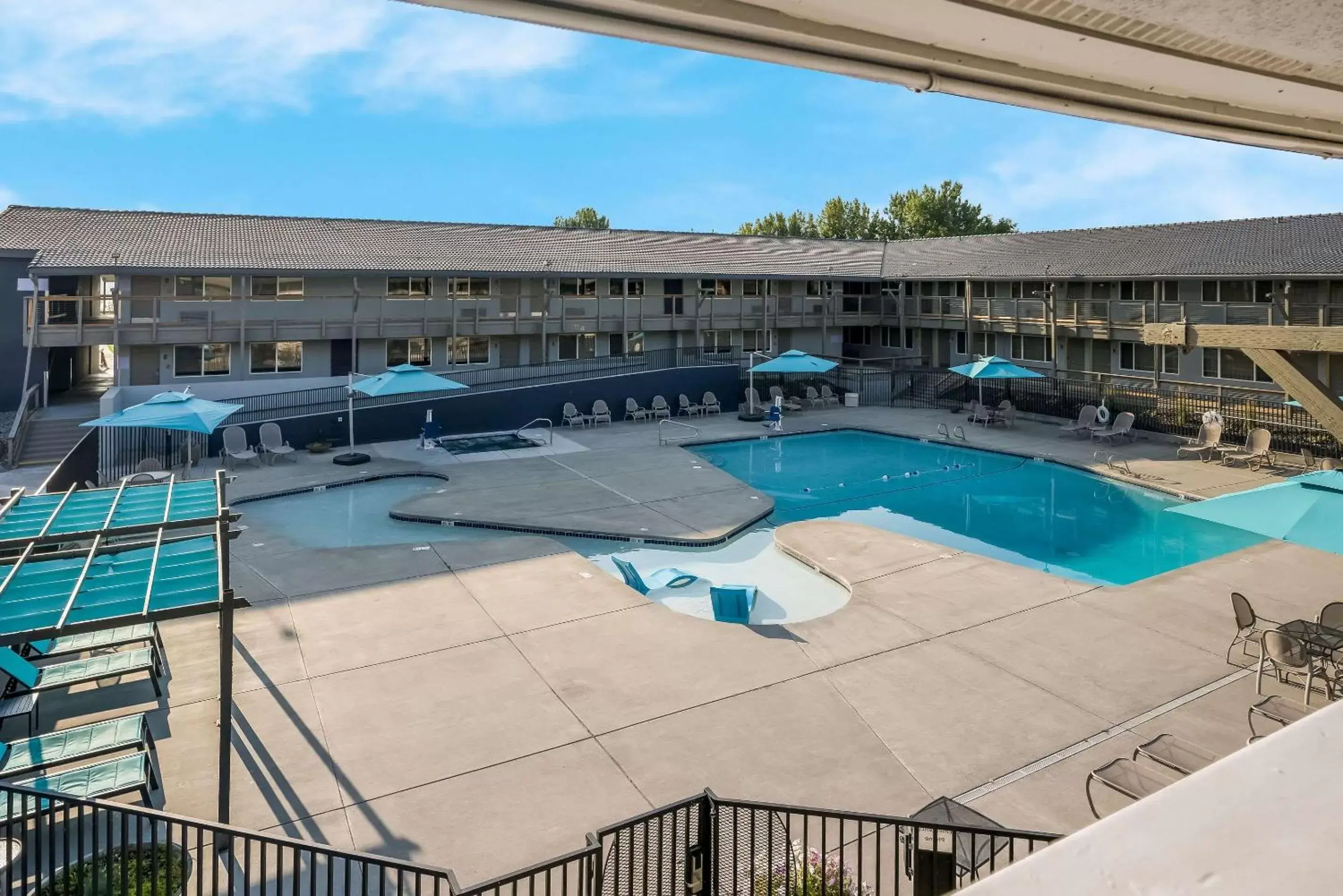 Swimming pool, Pool View in Richland Riverfront Hotel, Ascend Hotel Collection