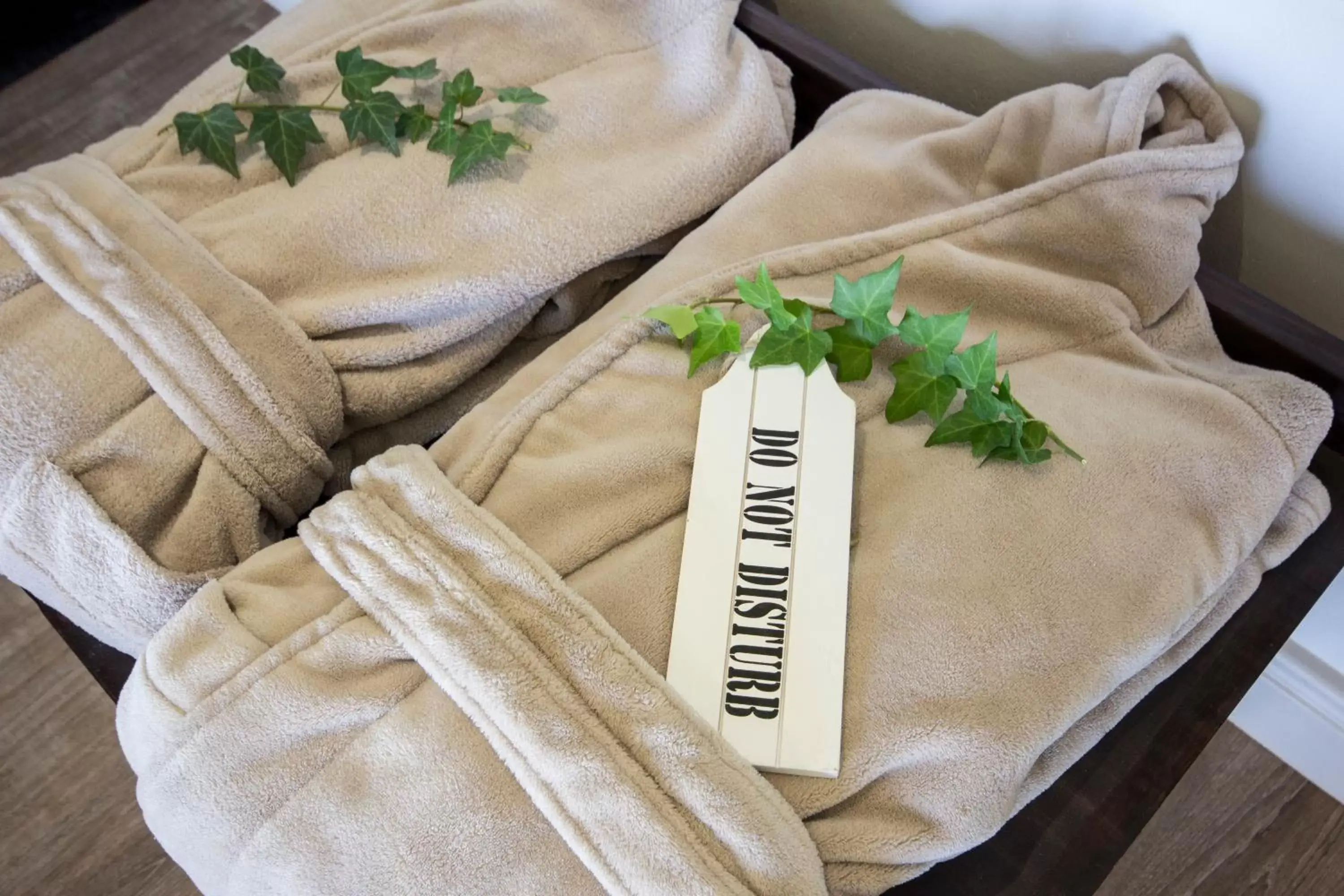 Decorative detail, Bed in River Place Manor