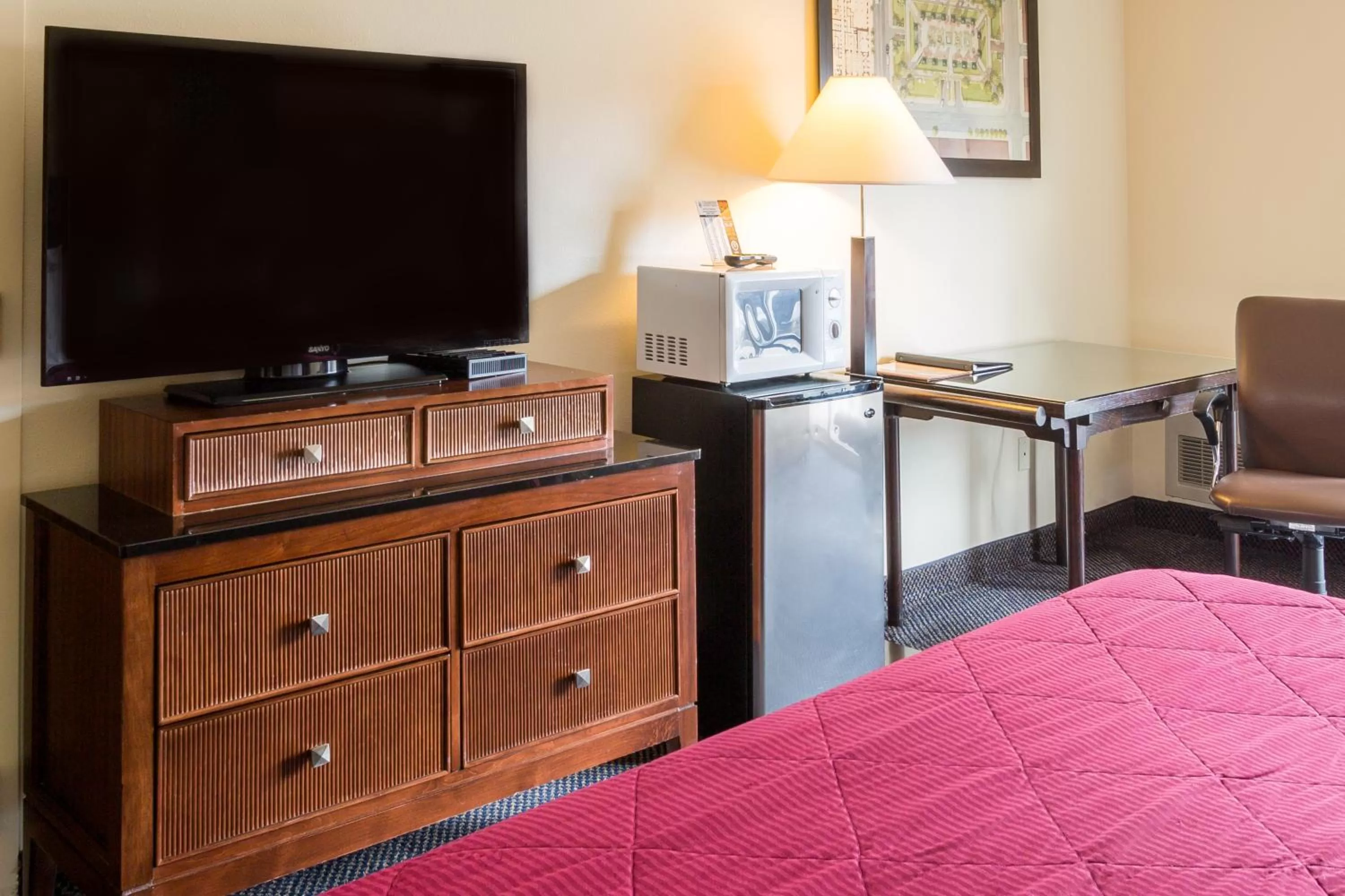 Bedroom, Bed in Cedars Inn