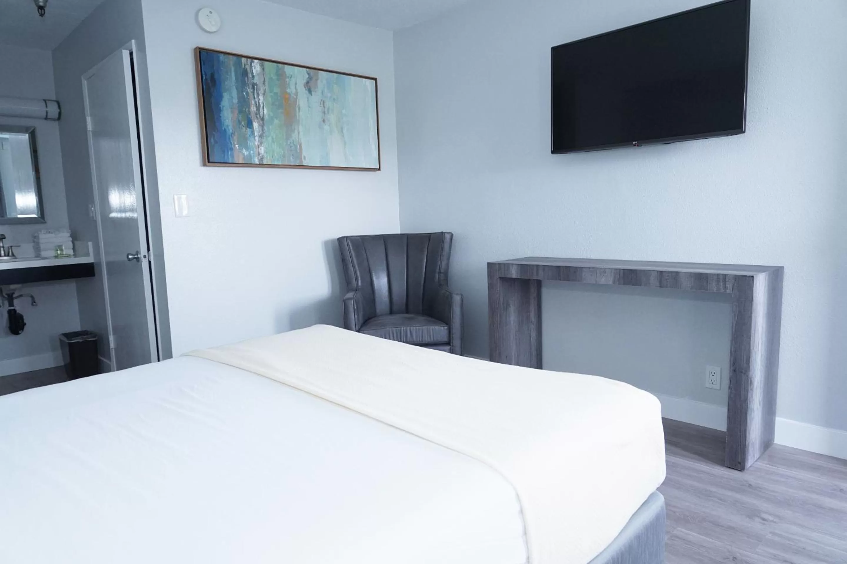 Bed in Riverleaf Inn Mission Valley