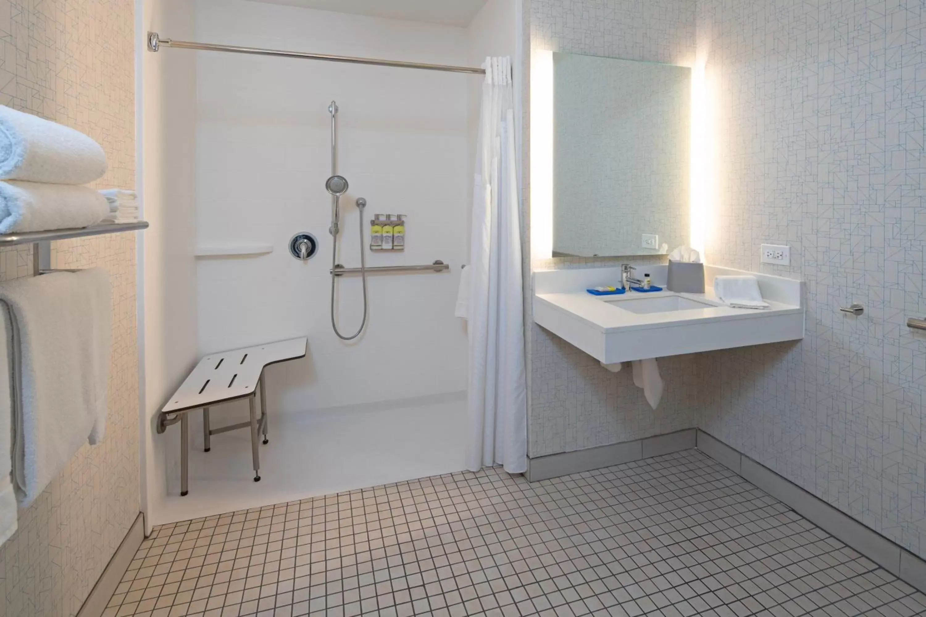 Photo of the whole room, Bathroom in Holiday Inn Express Los Angeles LAX Airport, an IHG Hotel