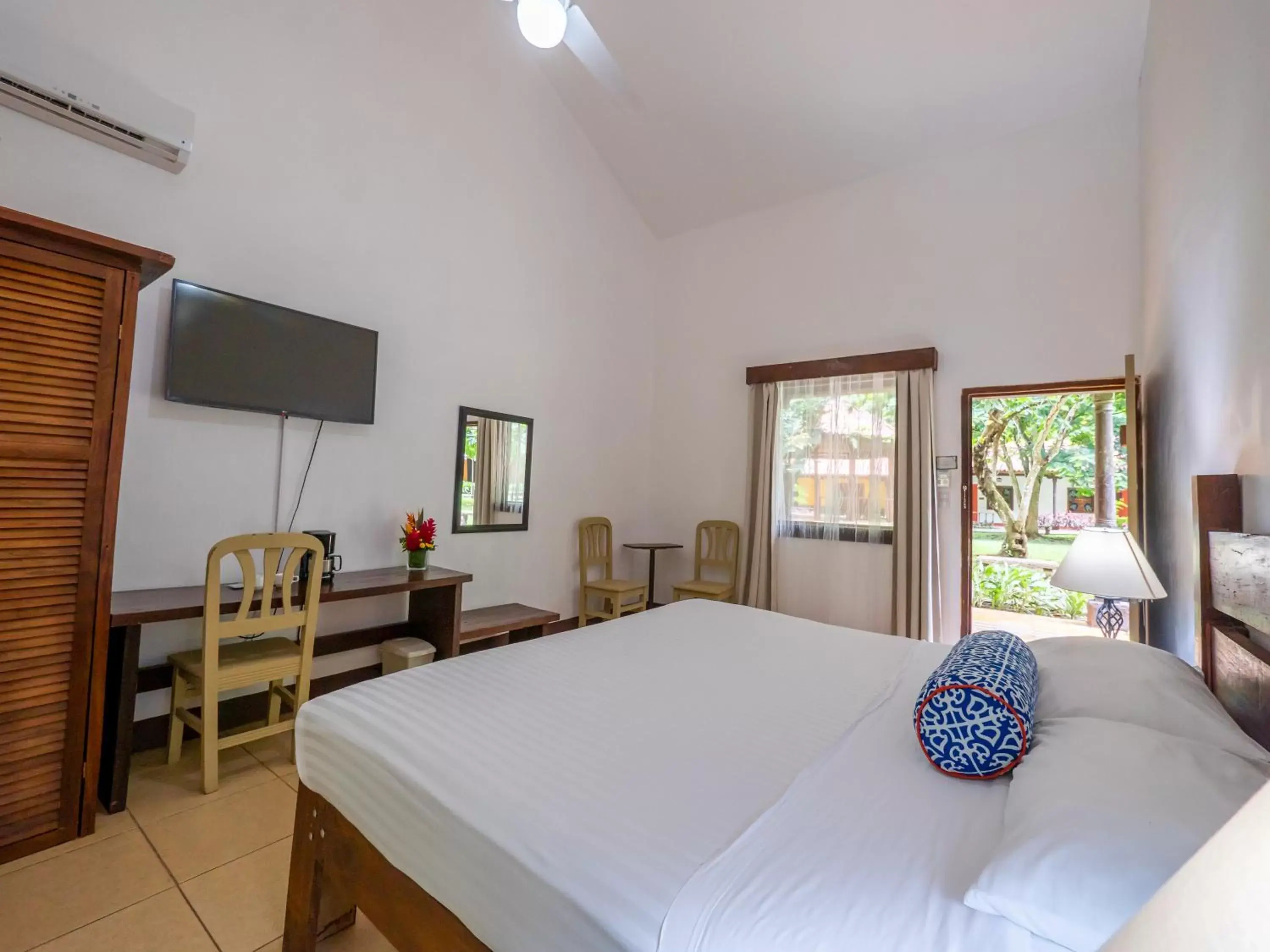 Photo of the whole room, Bed in Villa Lapas Jungle Village