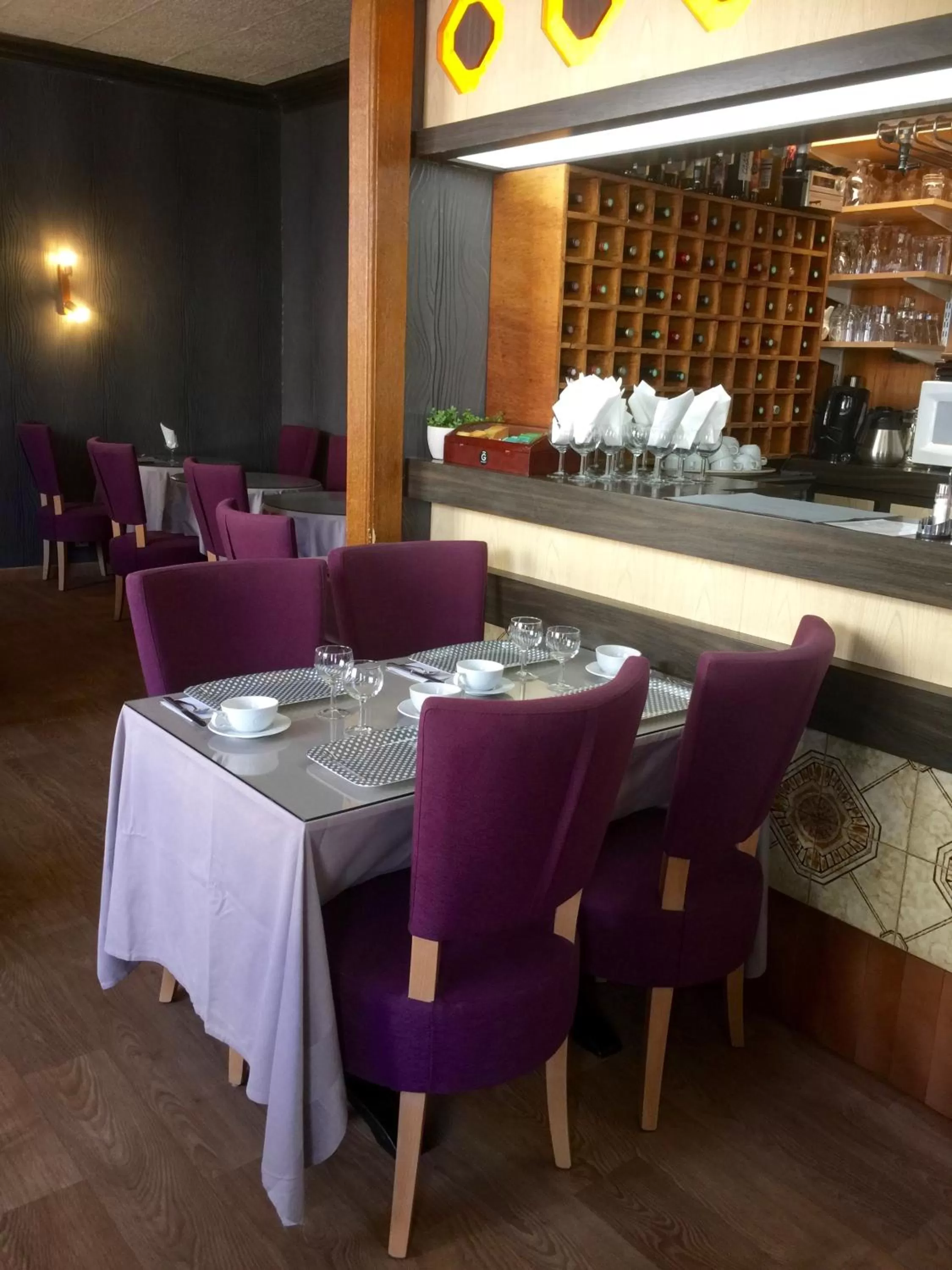 Restaurant/Places to Eat in Le Cheval Blanc