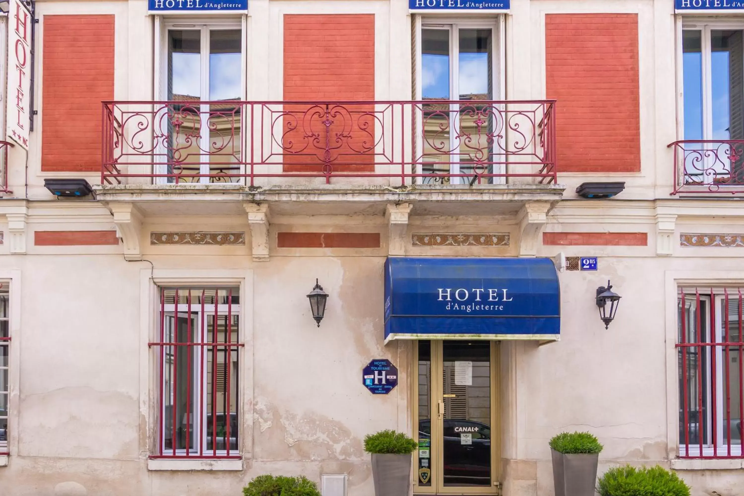 Property building in Hôtel d'Angleterre