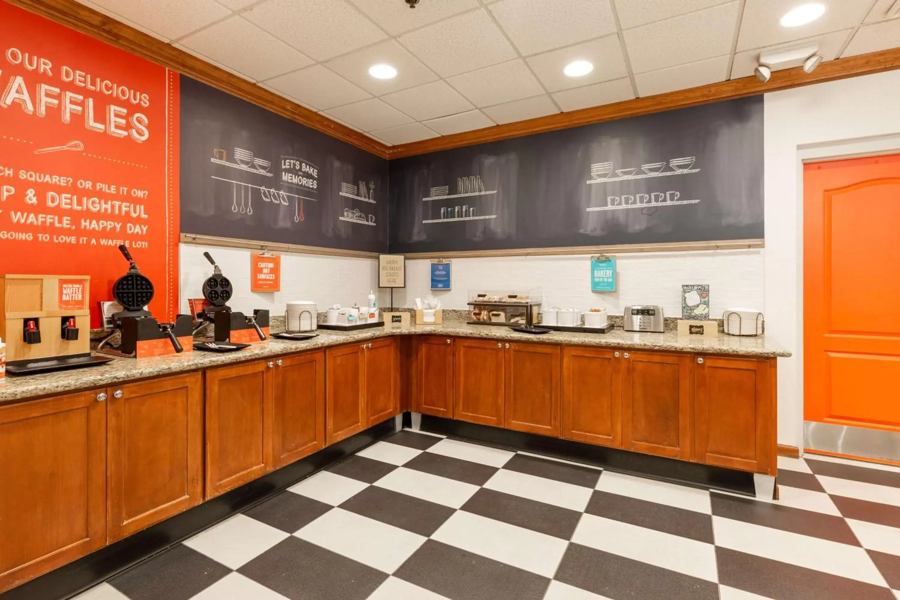 Breakfast in Hampton Inn & Suites Jacksonville Deerwood Park Breakfast in Hampton Inn & Suites Jacksonville Deerwood Park