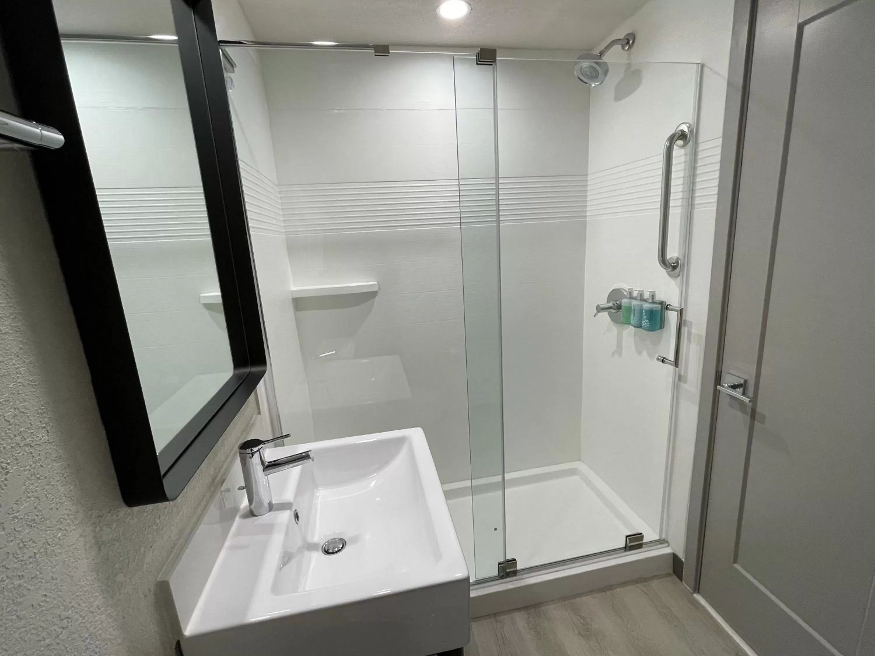 Shower in Rodeway Inn St Augustine Historic District