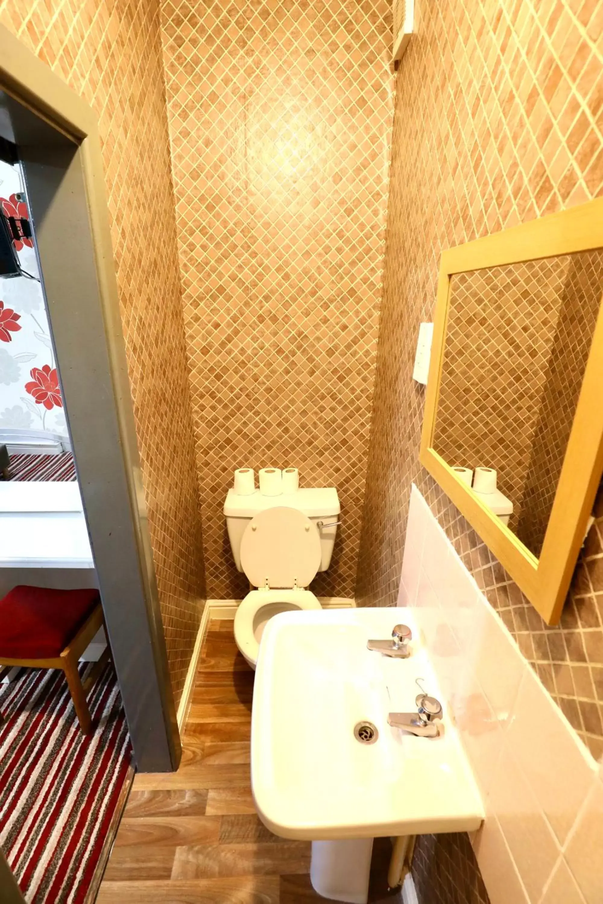 Bathroom in Blackpool Central Hotel