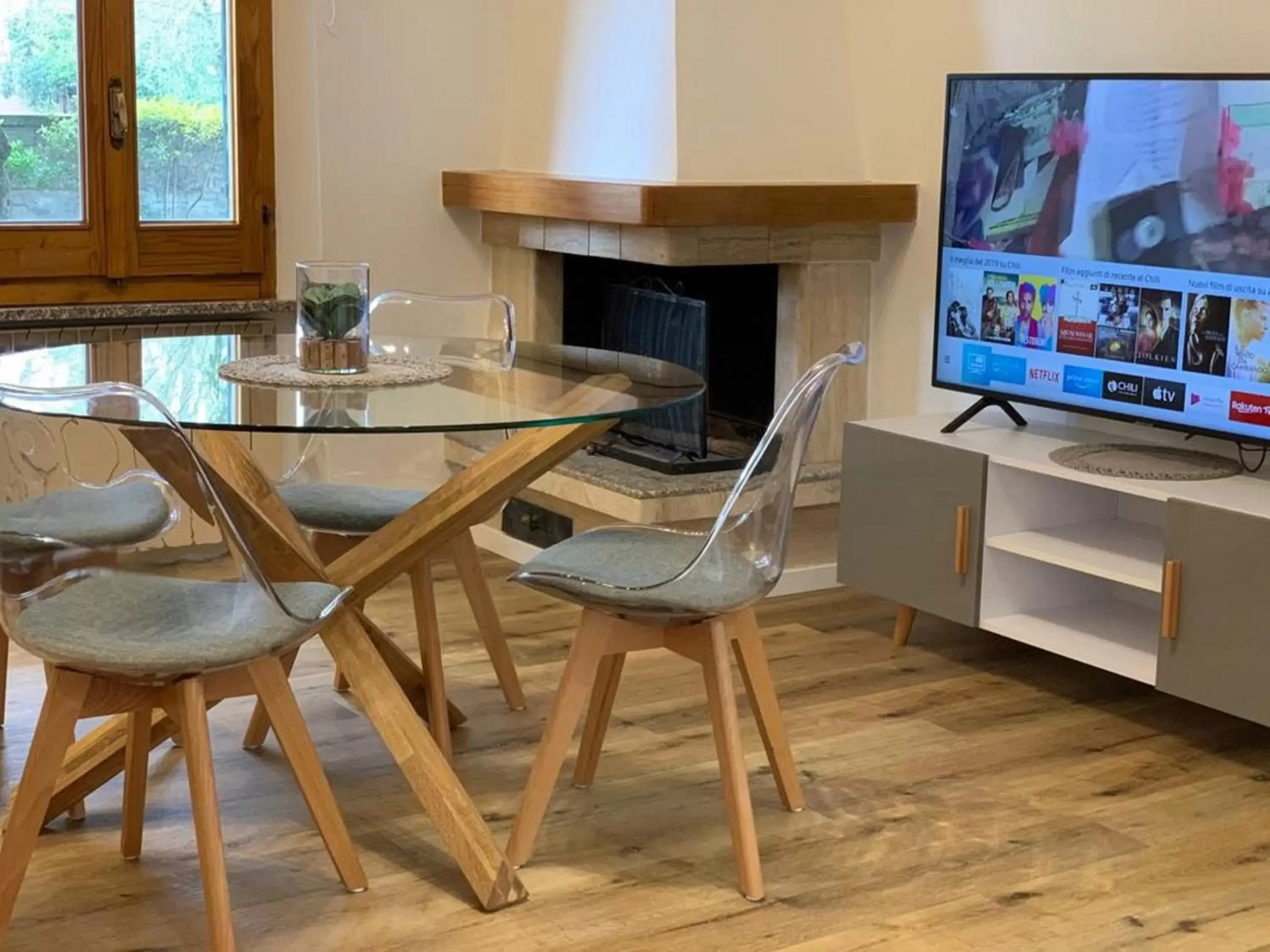 Living room, TV/Entertainment Center in La Coroncina Lodging