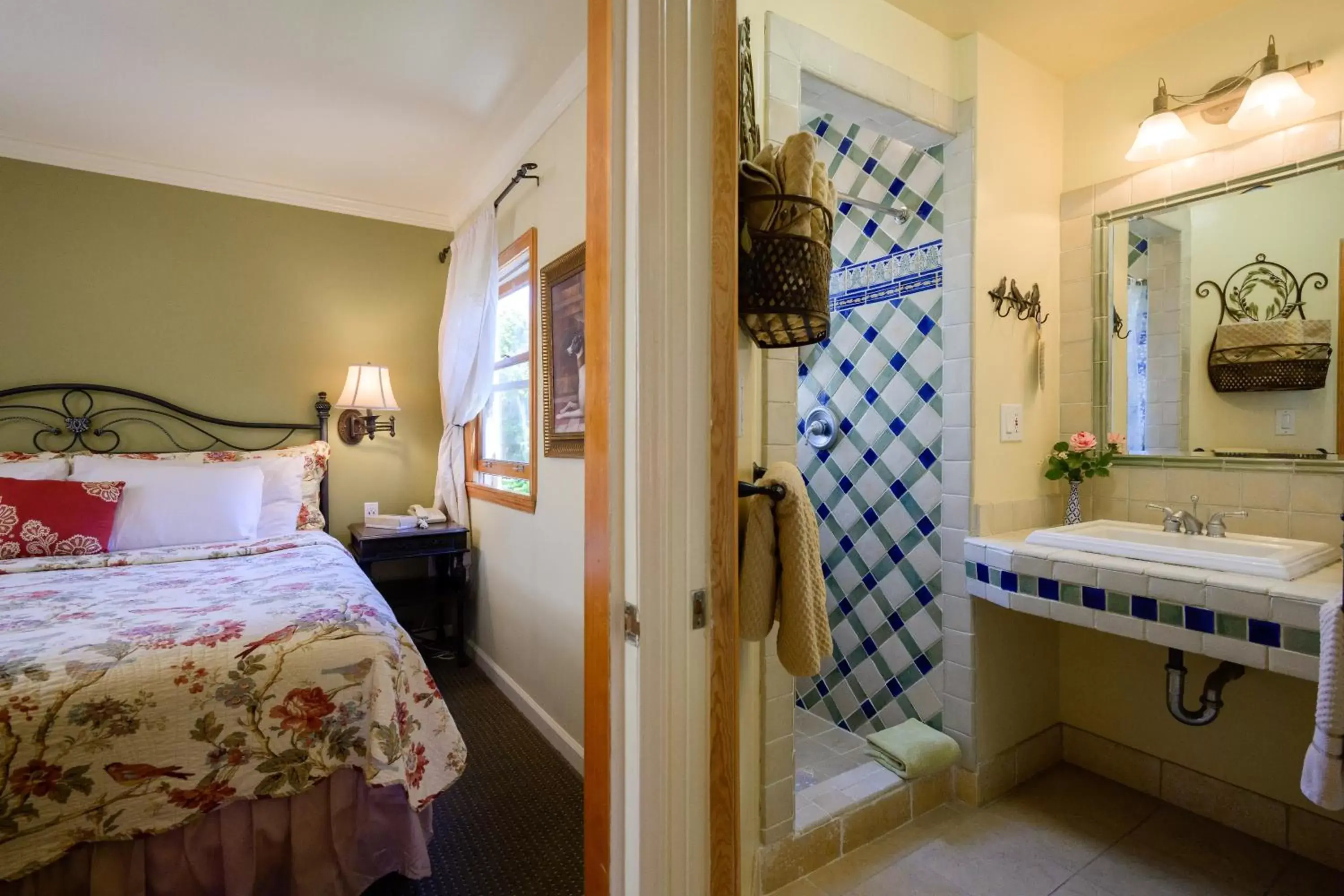Bed, Bathroom in Marina Motel