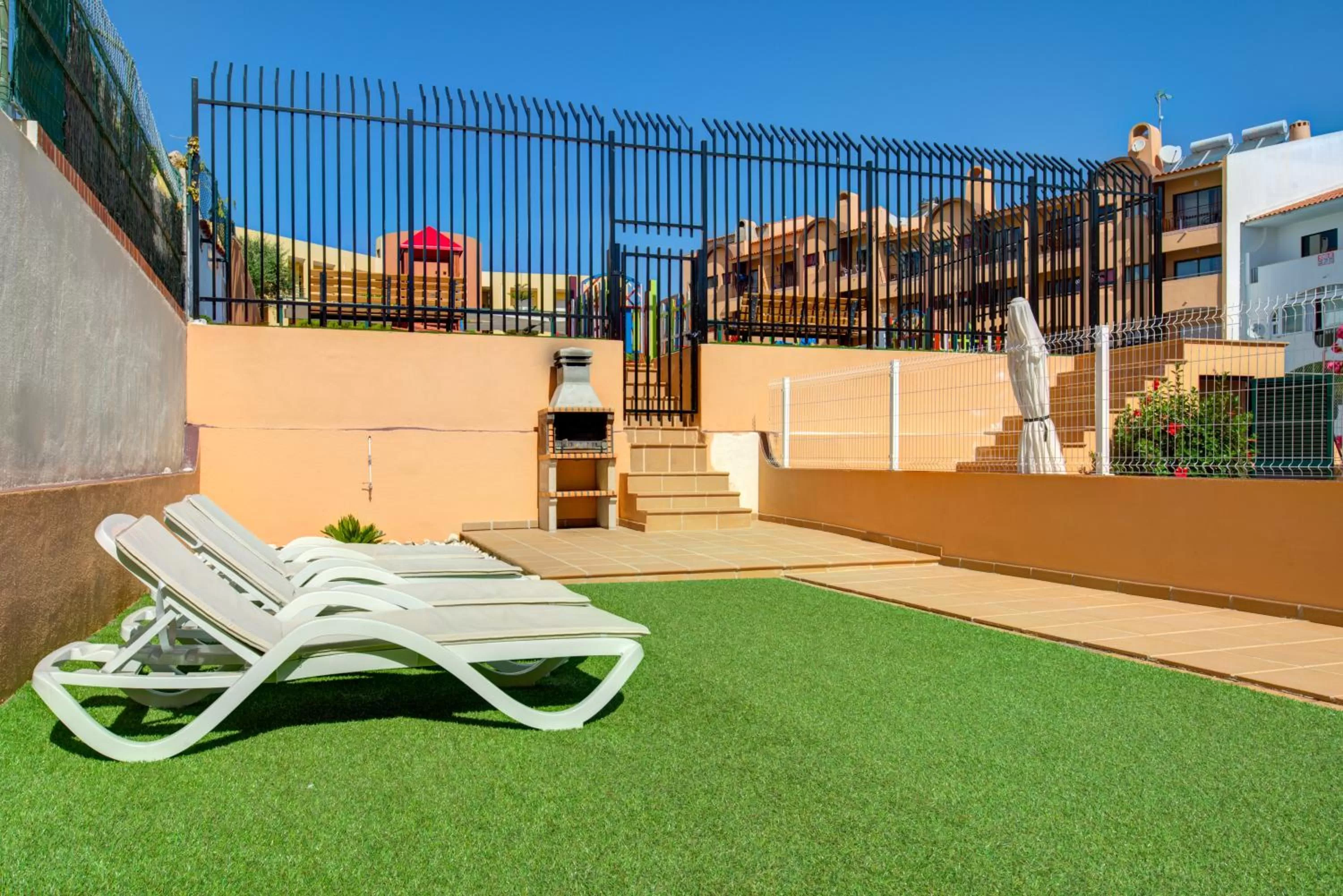 BBQ facilities in Choromar Apartments