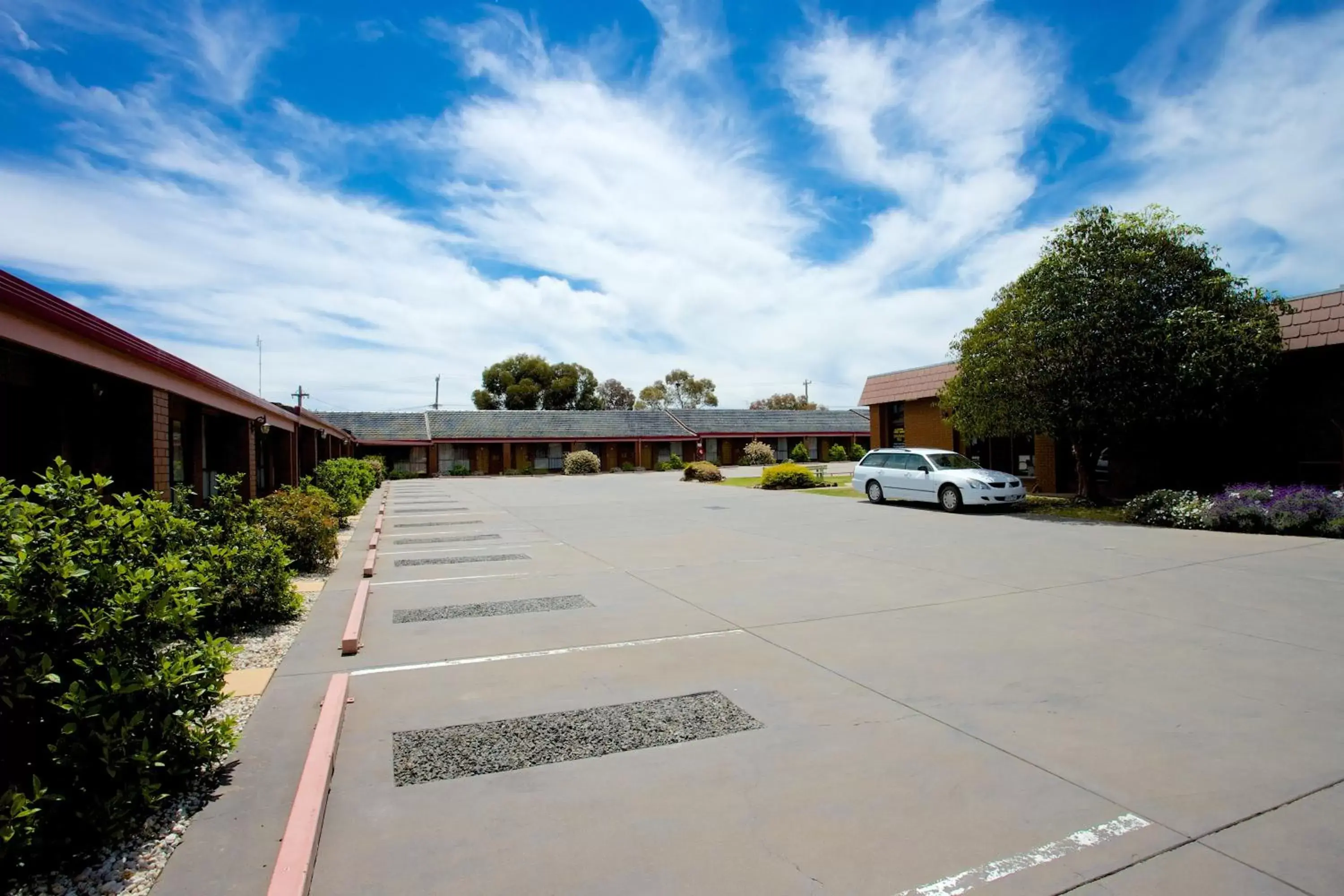 Property building in Golden Grain Motor Inn