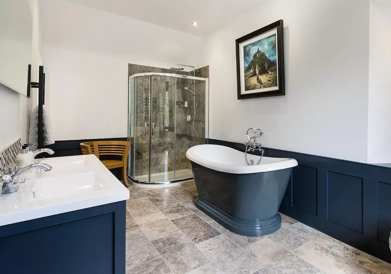 Bath, Bathroom in Croft Na Coille