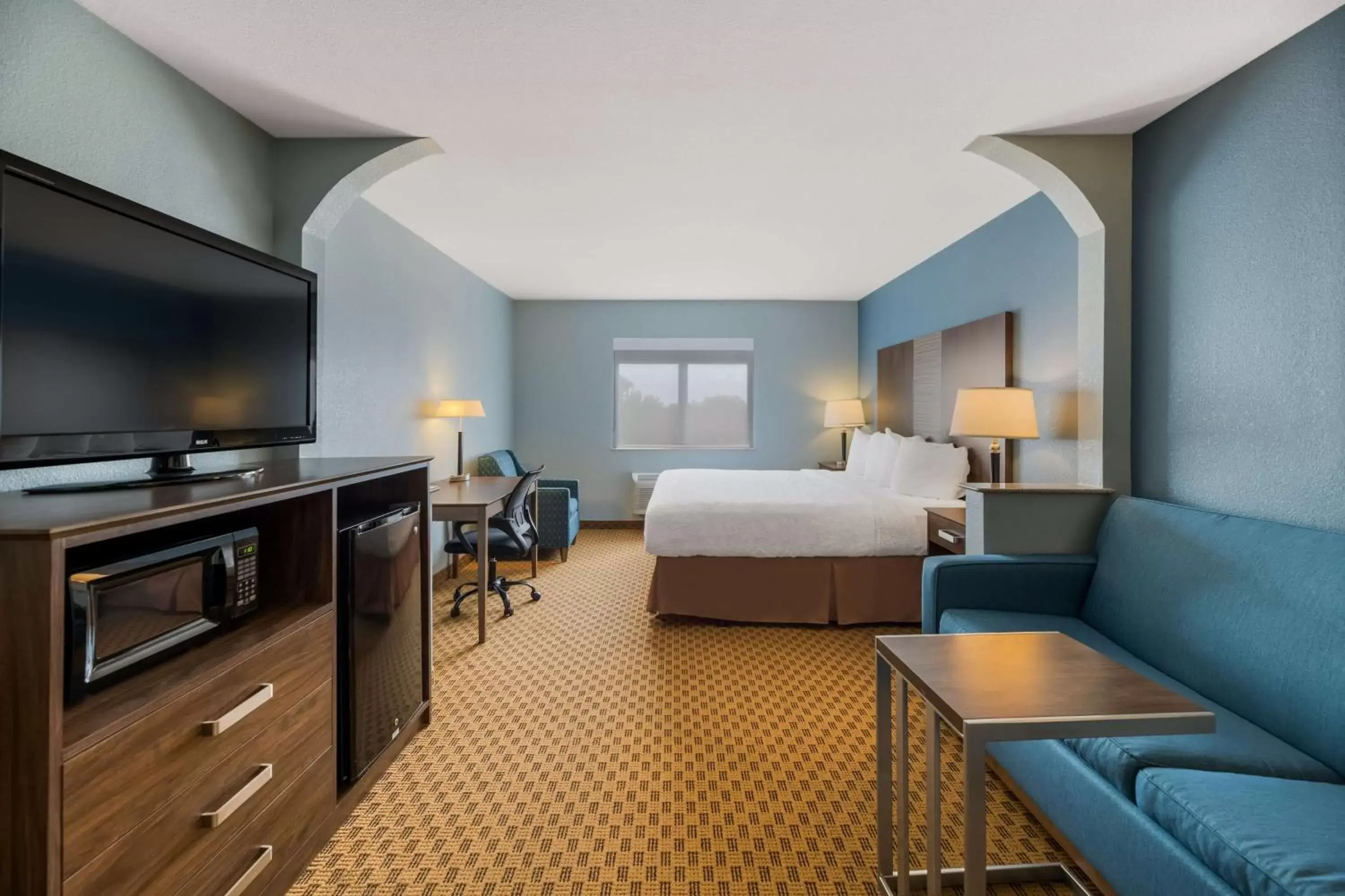 King Suite with Sofa Bed - Mobility Accessible/Non-Smoking in Best Western South Plains Inn & Suites King Suite with Sofa Bed - Mobility Accessible/Non-Smoking in Best Western South Plains Inn & Suites