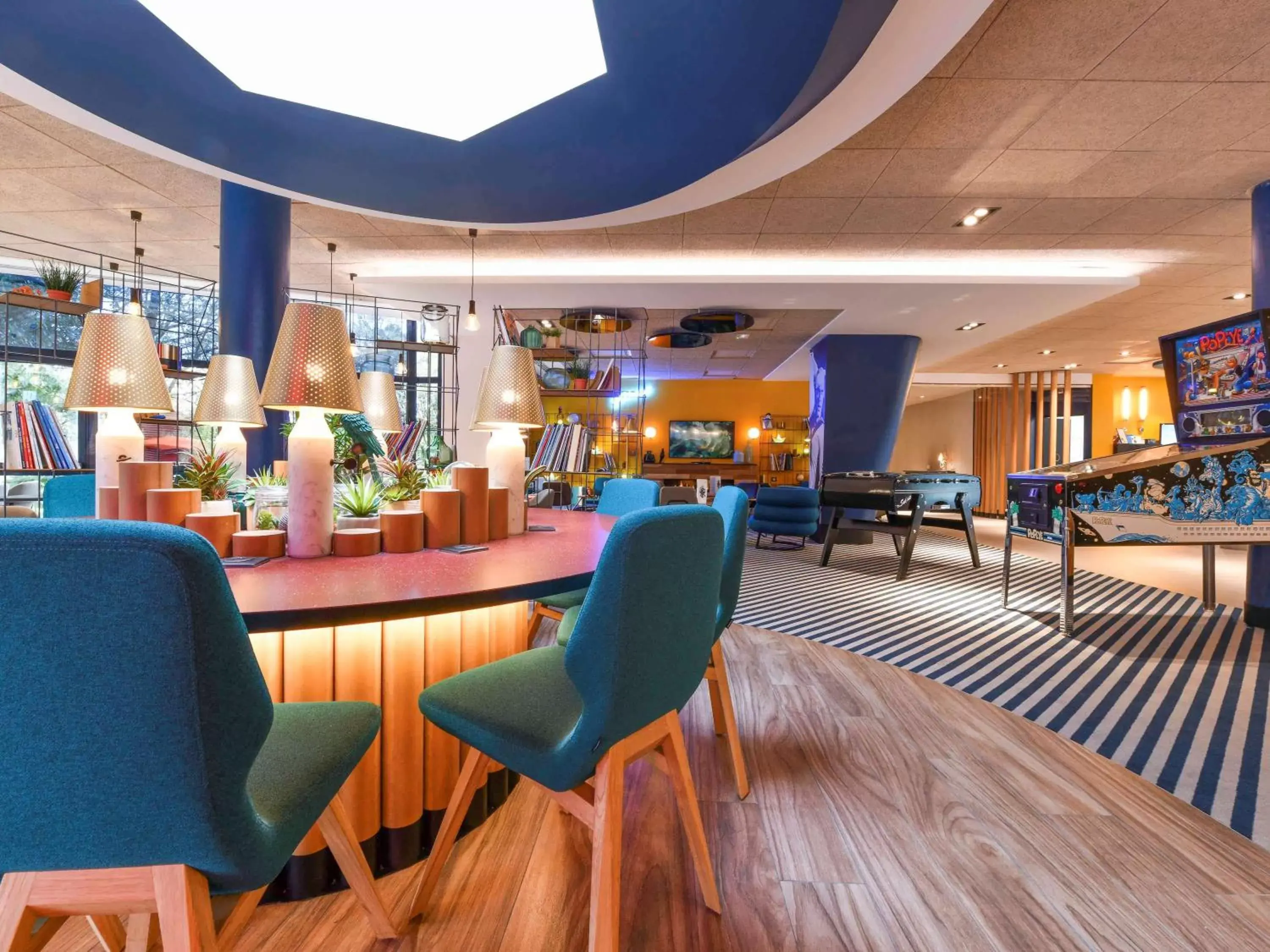 Lounge or bar, Lounge/Bar in Novotel La Rochelle Centre