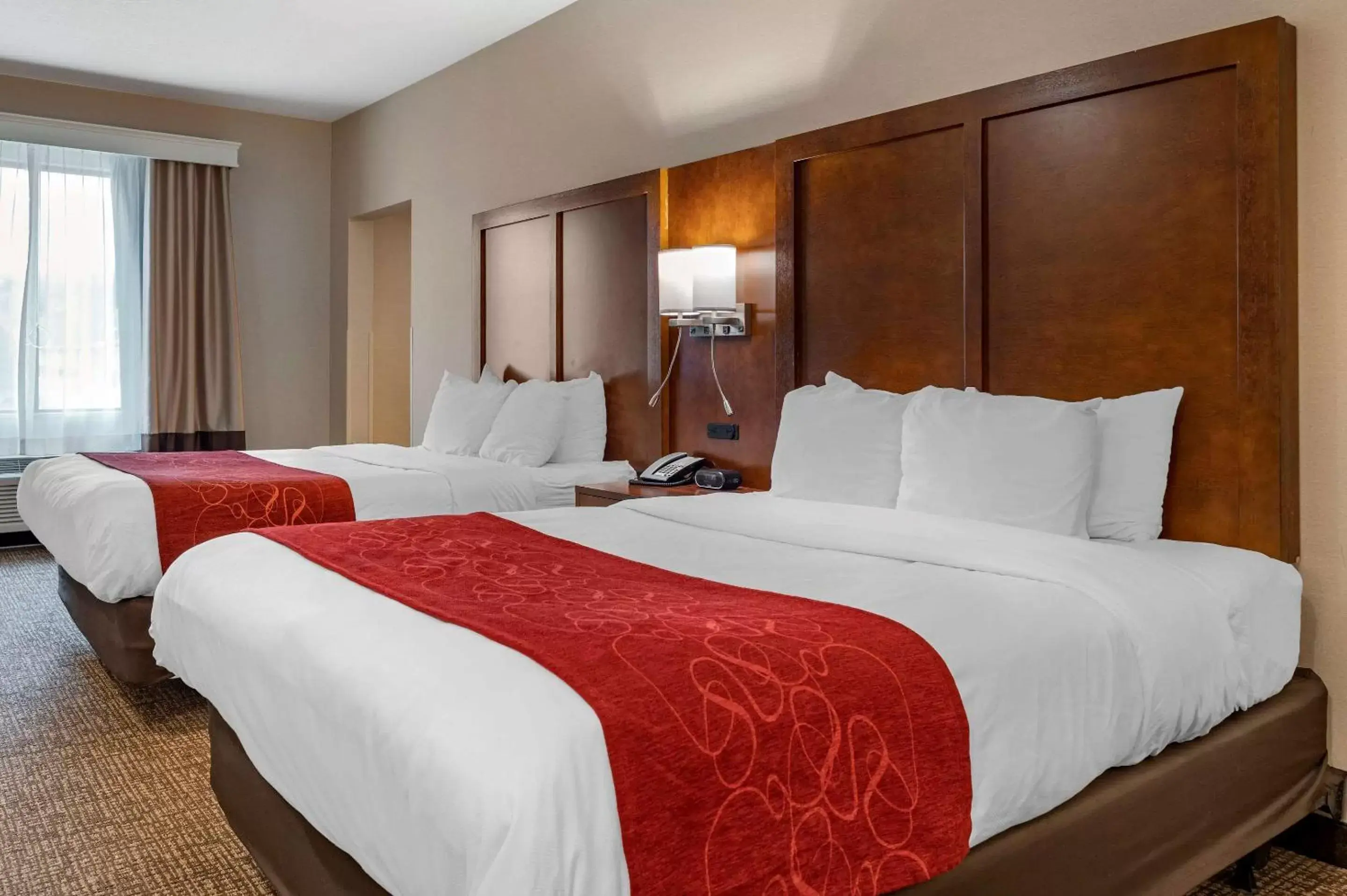Photo of the whole room, Bed in Comfort Suites Columbus Airport