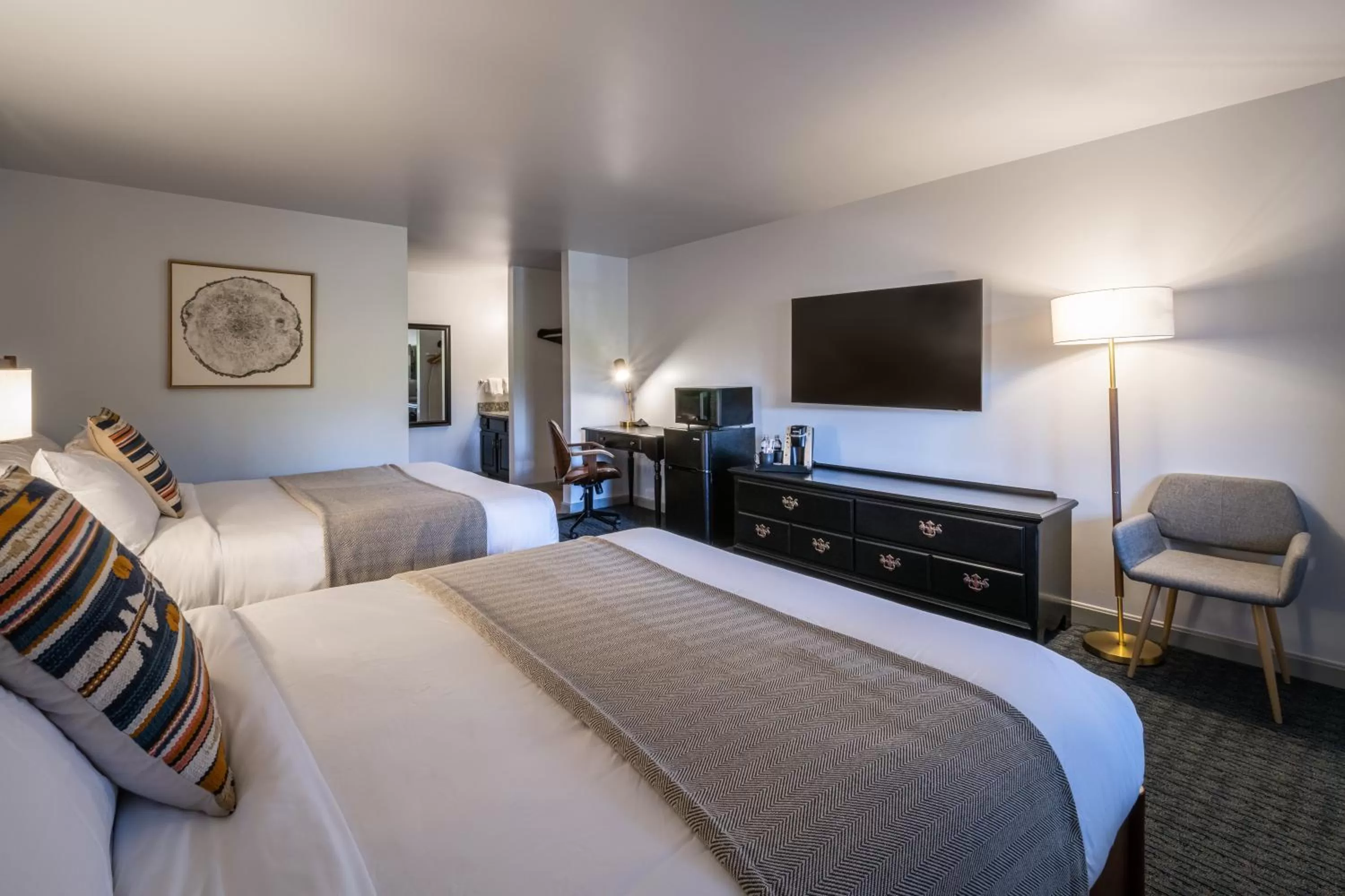 Deluxe Queen Room in Riverhouse by Weekender formerly Jack Daniels Inn