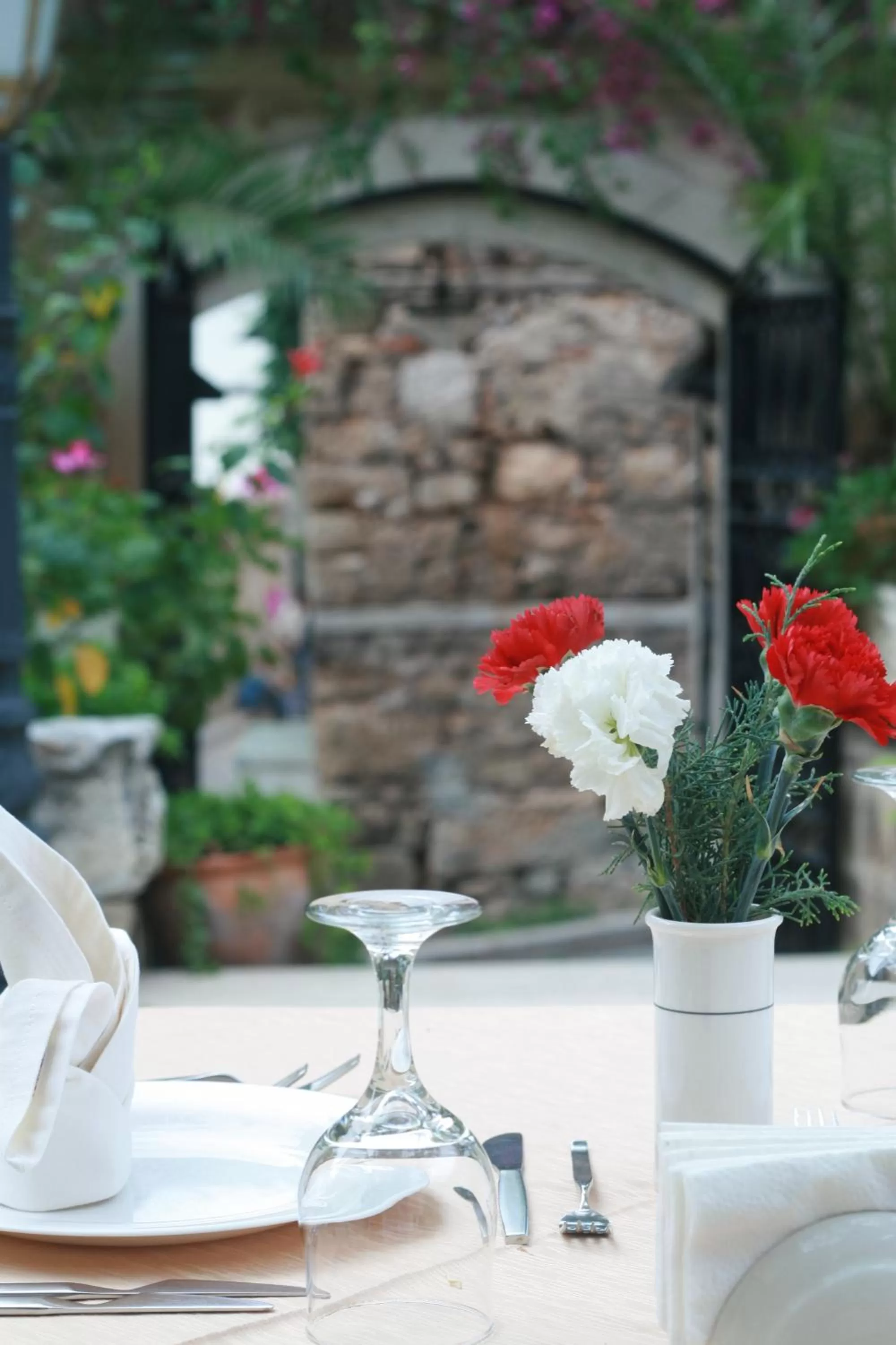 Restaurant/places to eat in Dogan Hotel