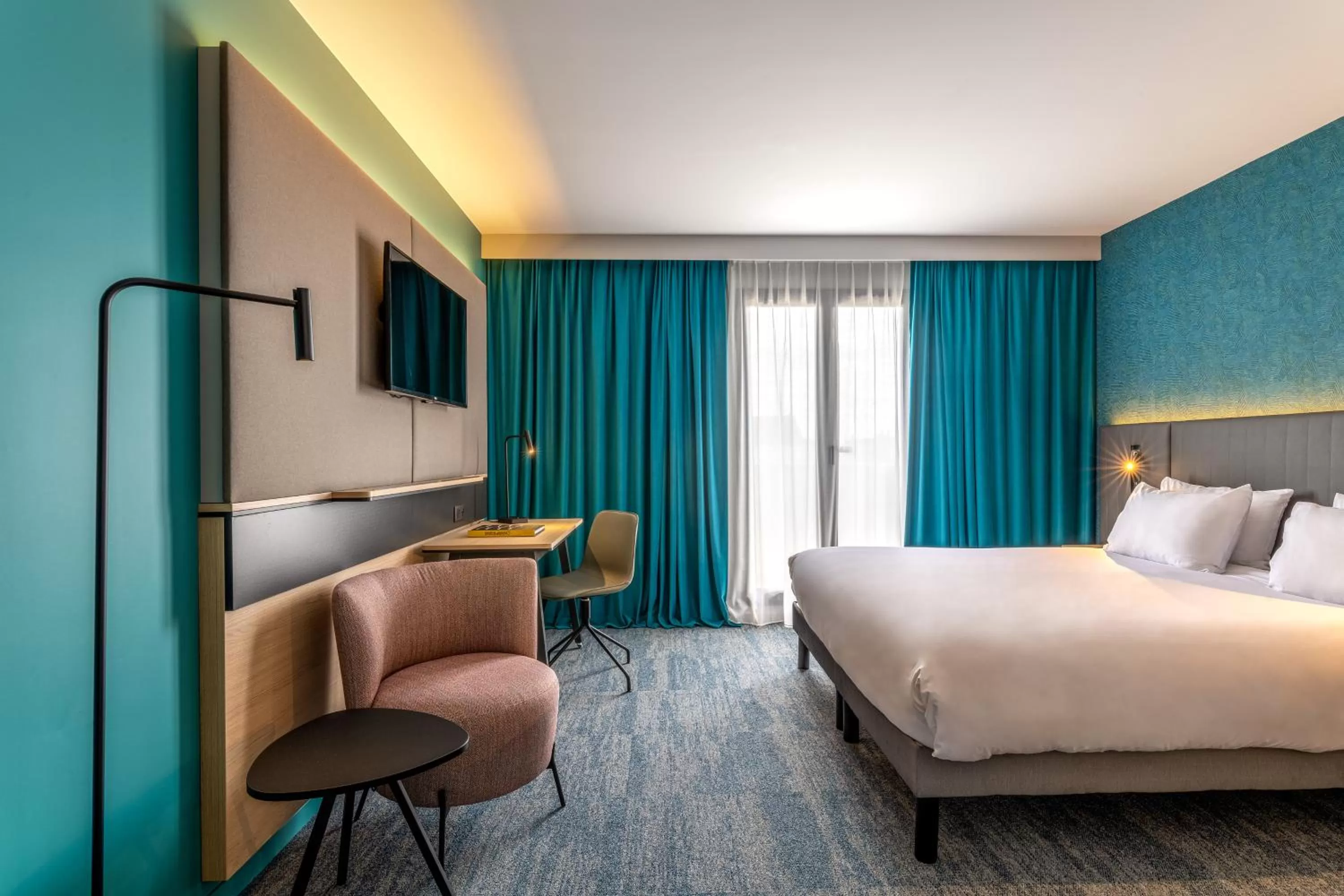 Photo of the whole room, Bed in Holiday Inn Reims Centre by IHG