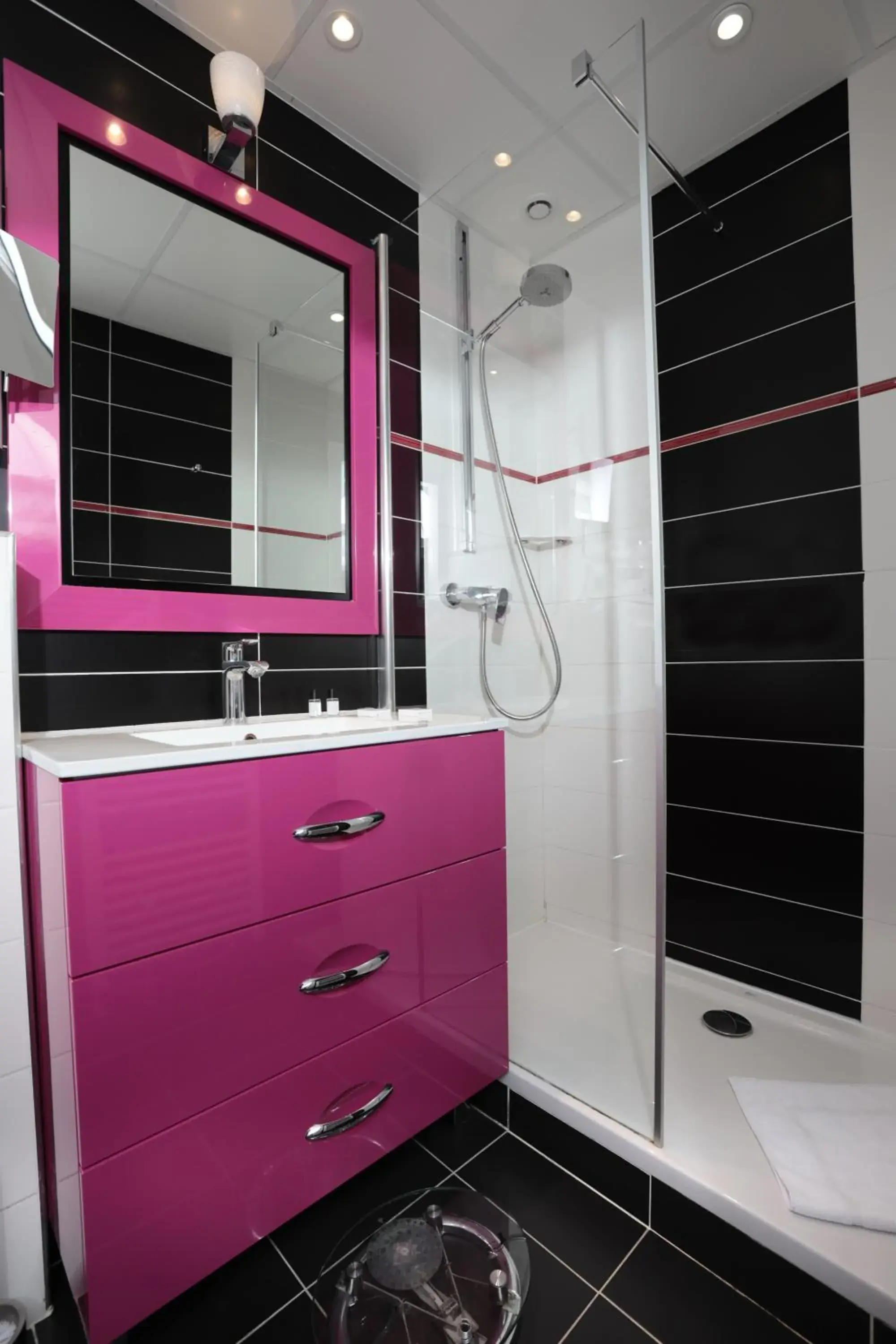 Shower, Bathroom in Hotel des Celestins