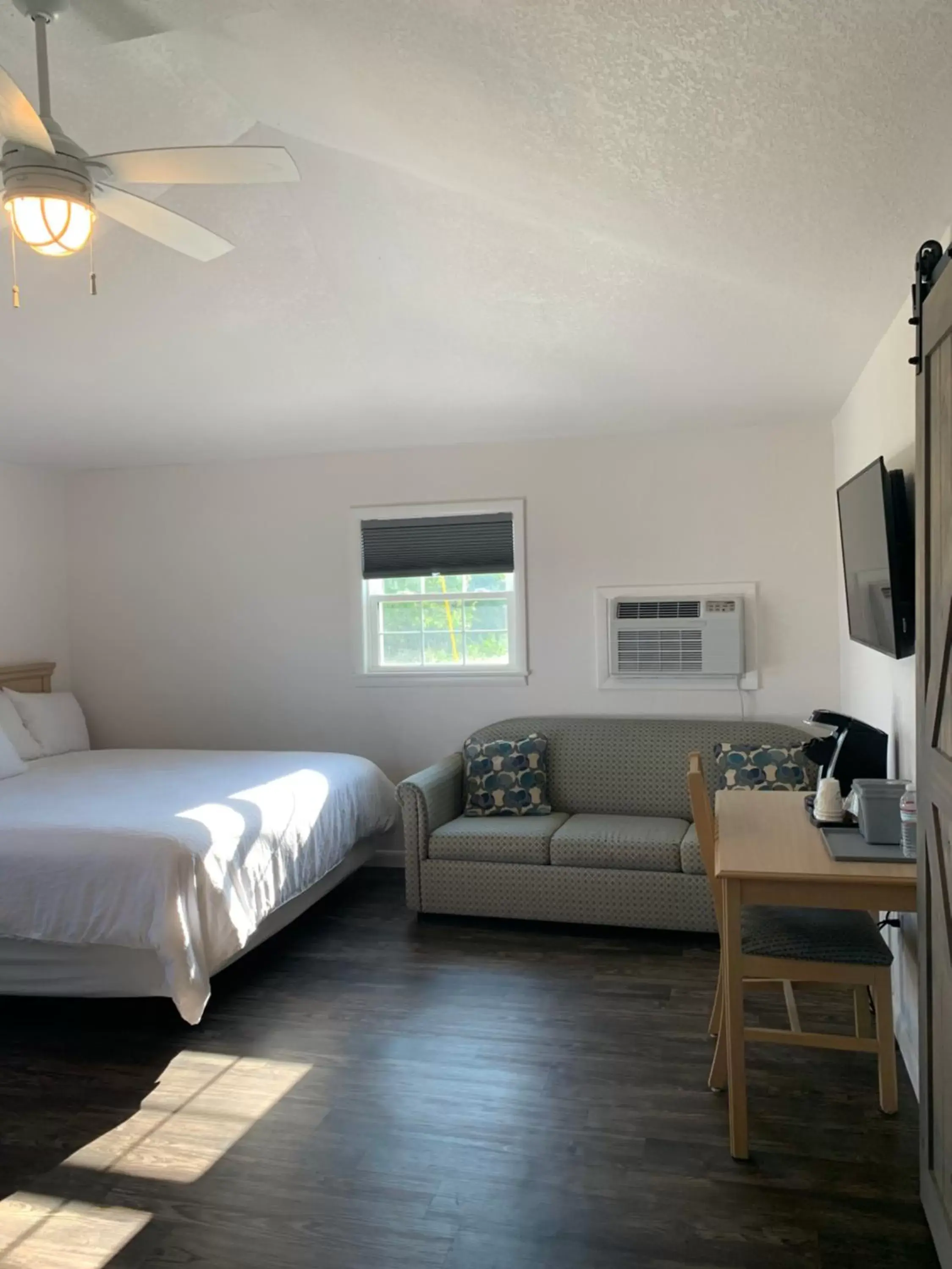 Living room in Cape Motel