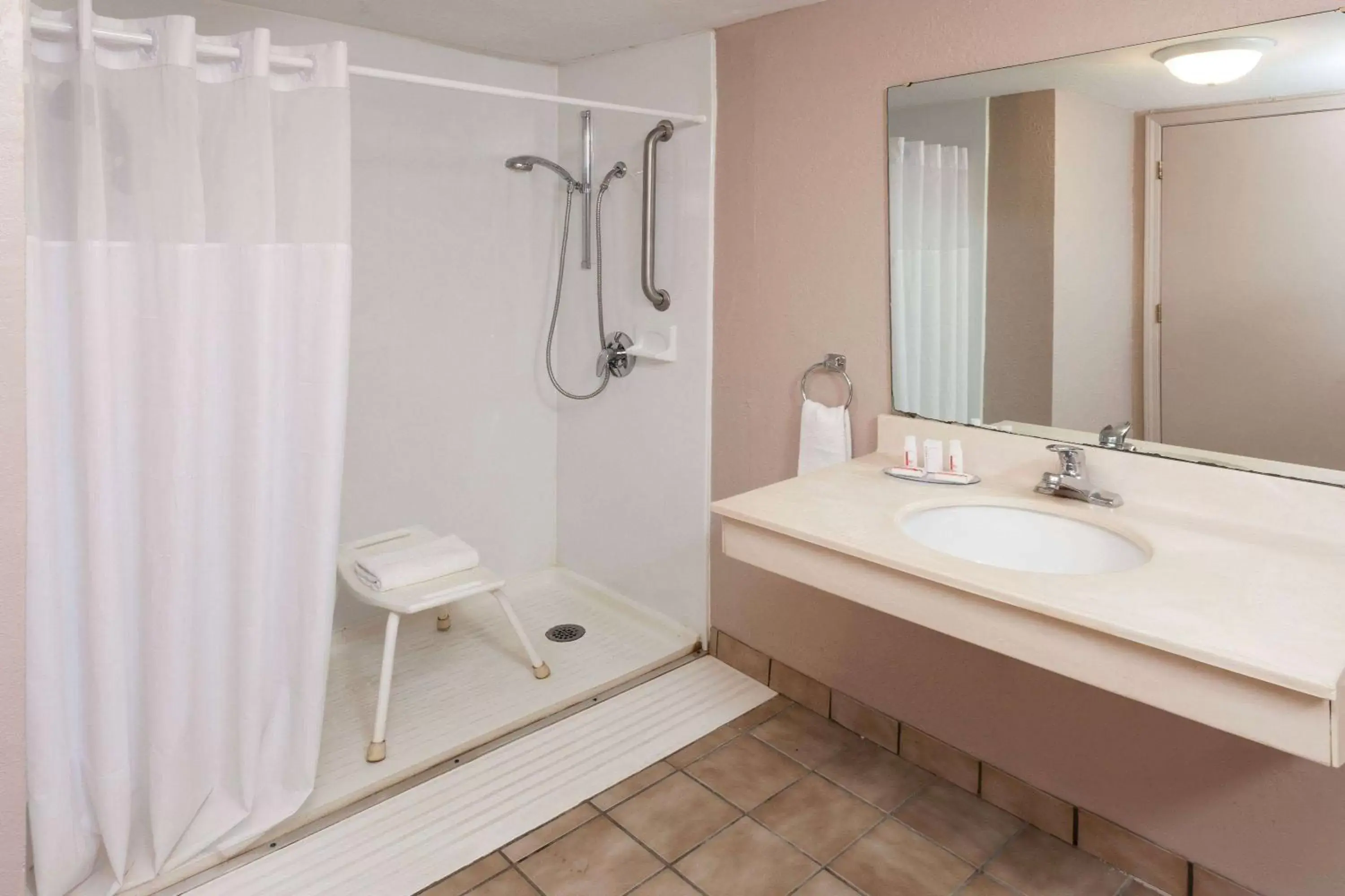 Shower, Bathroom in Days Inn & Suites by Wyndham Kokomo