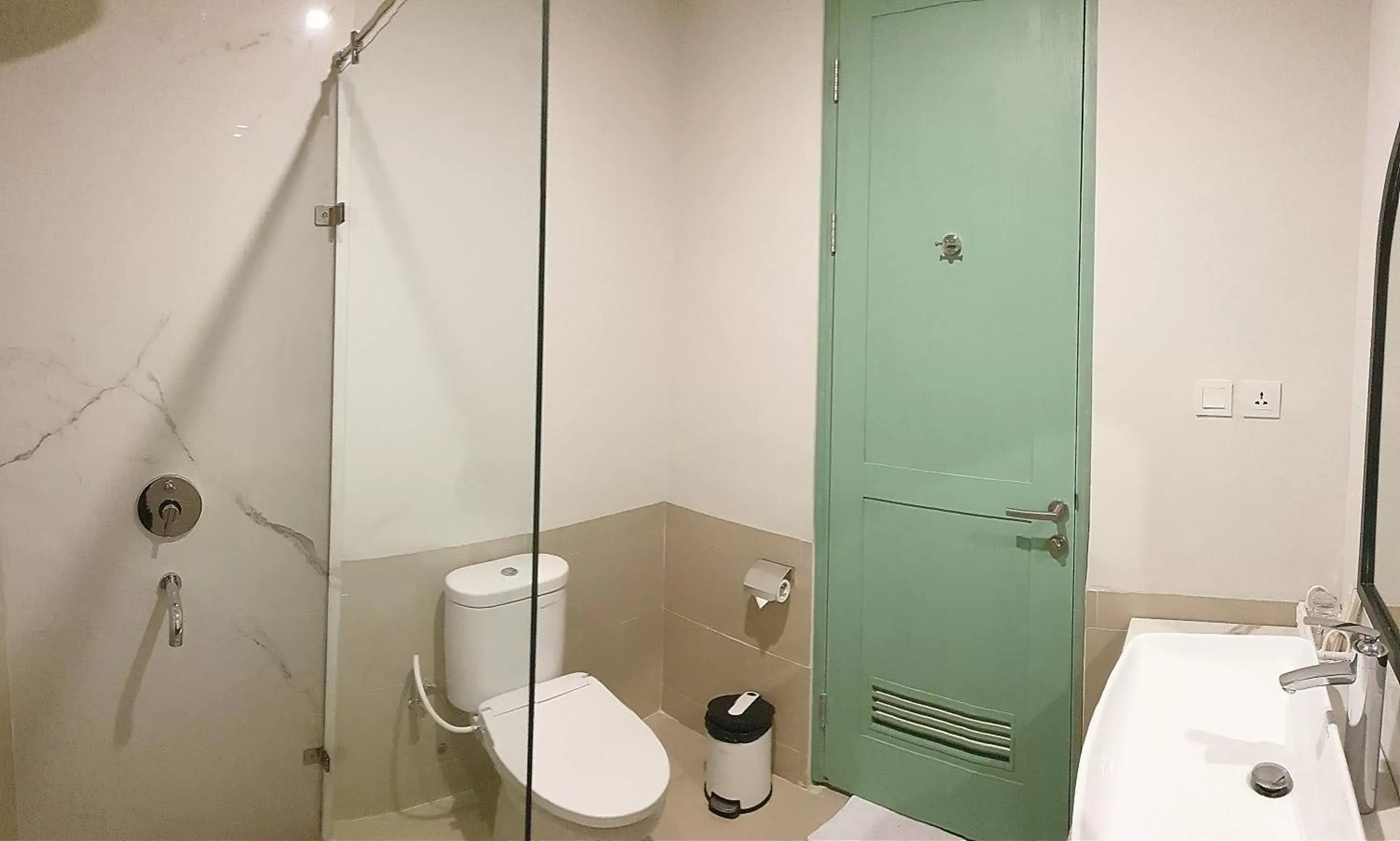 Bathroom in Jambuluwuk Thamrin Hotel
