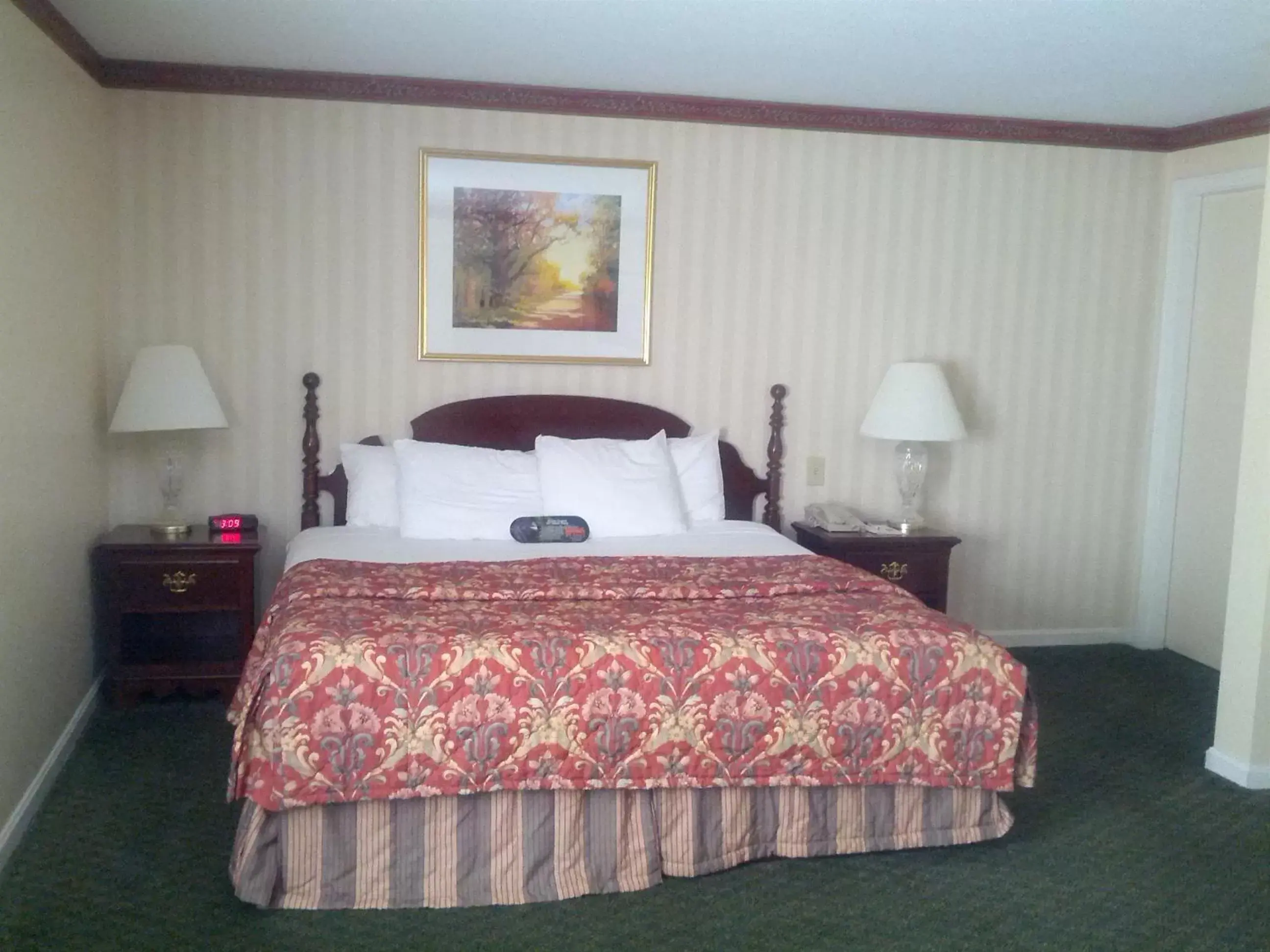 Bed in Fairbanks Inn