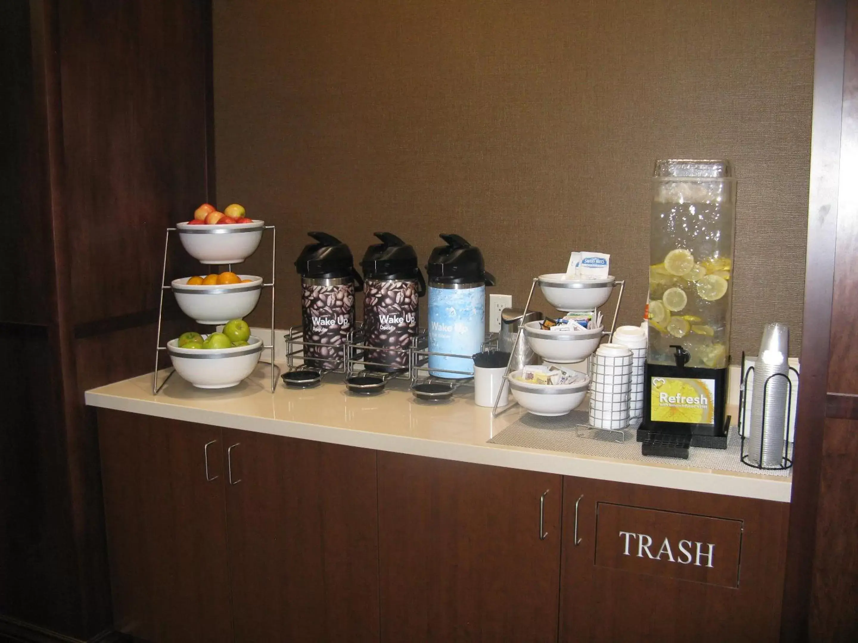 Coffee/tea facilities in MainStay Suites I-90 City Center