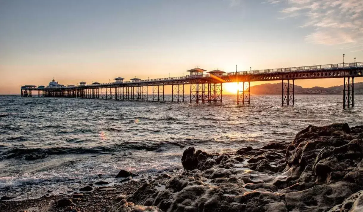 Sunrise/Sunset in Elsinore Hotel Llandudno