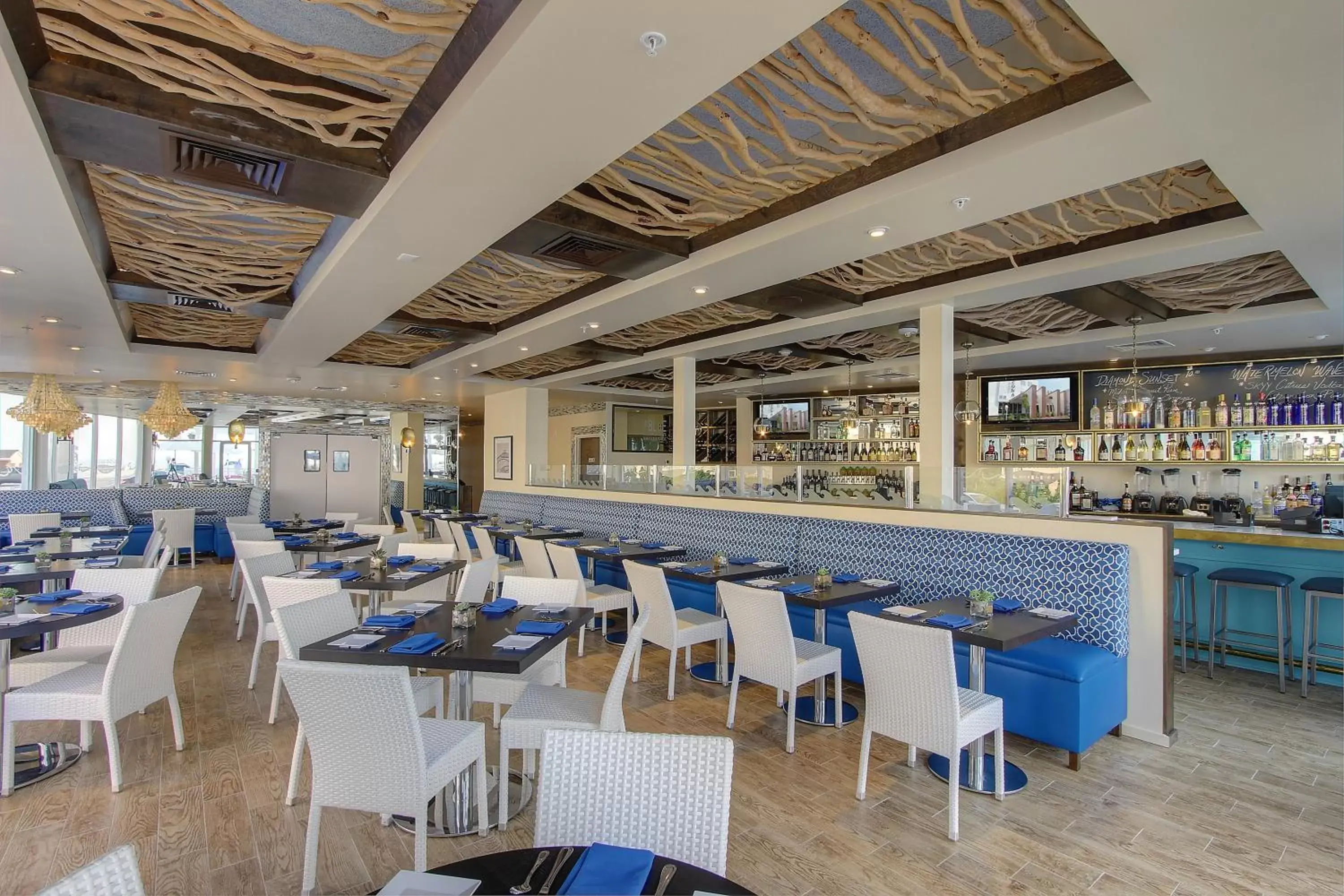 Restaurant/Places to Eat in ICONA Diamond Beach
