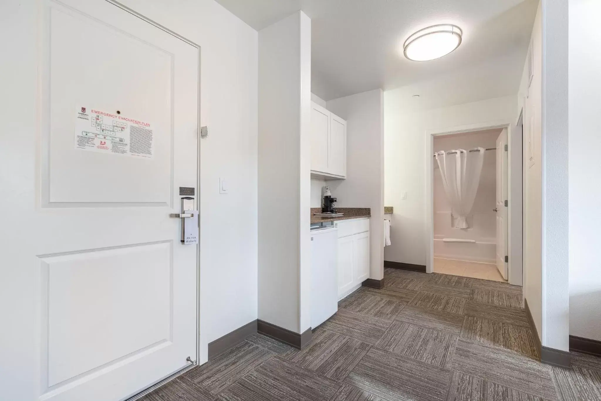 Kitchen/Kitchenette in Marshall Suites