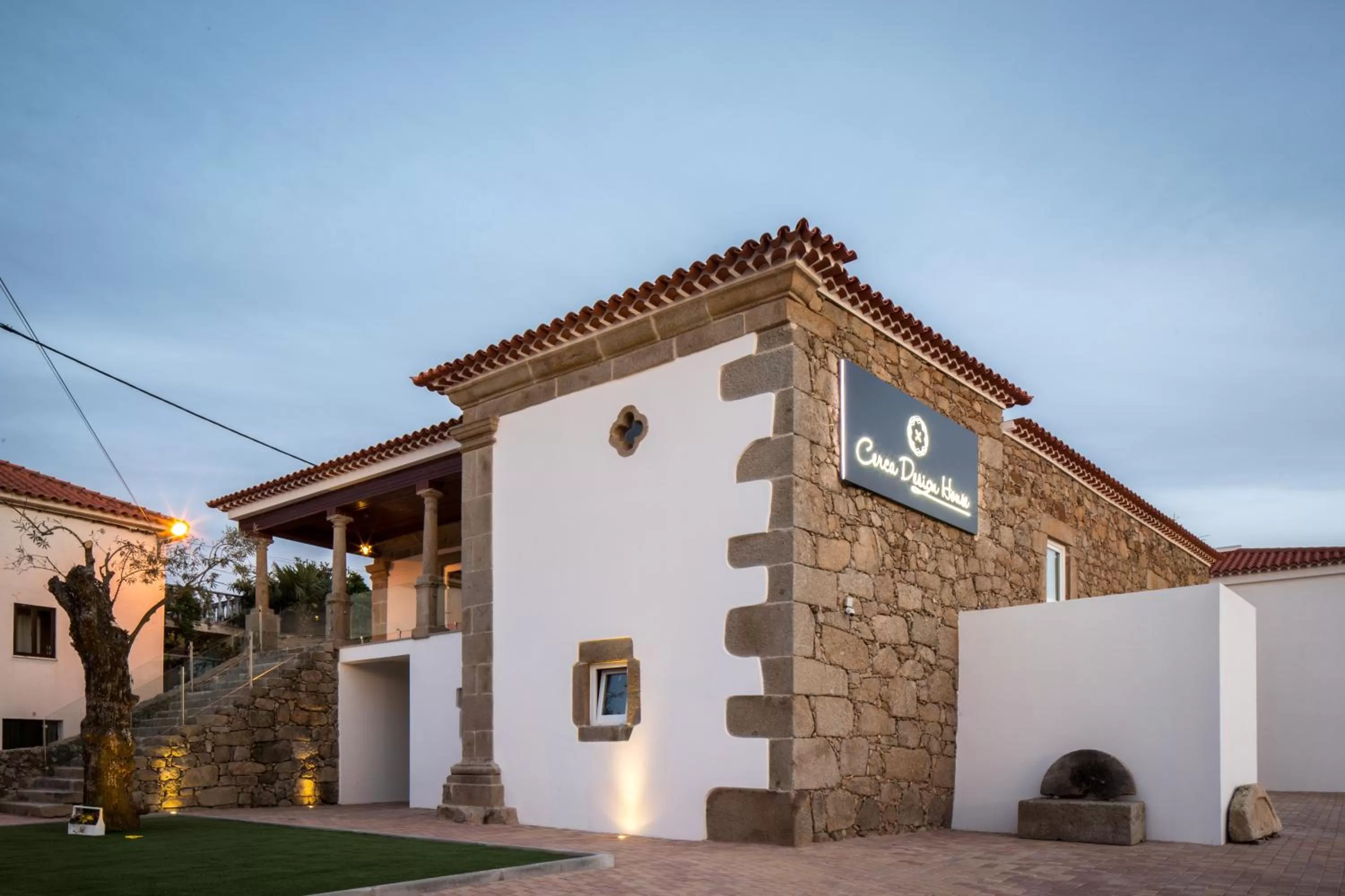 Facade/entrance in Cerca Design House