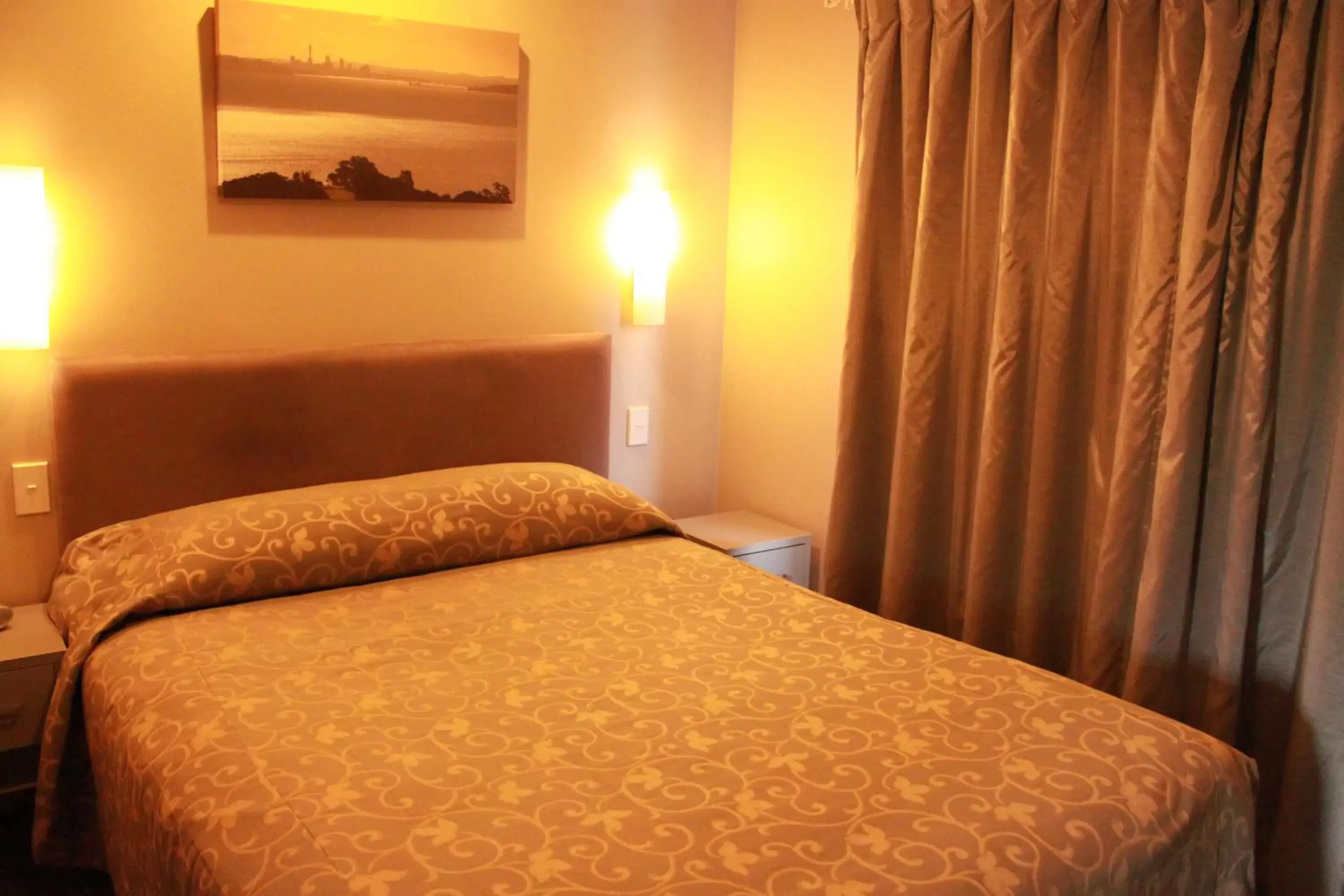 Bedroom, Bed in Manukau Motor Lodge
