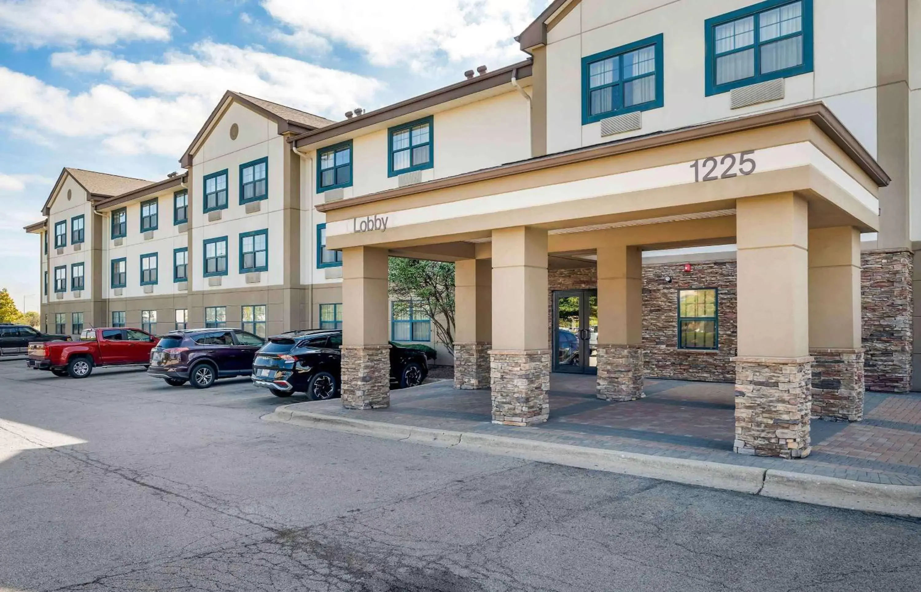 Property building in Extended Stay America Suites - Chicago - Romeoville - Bollingbrook