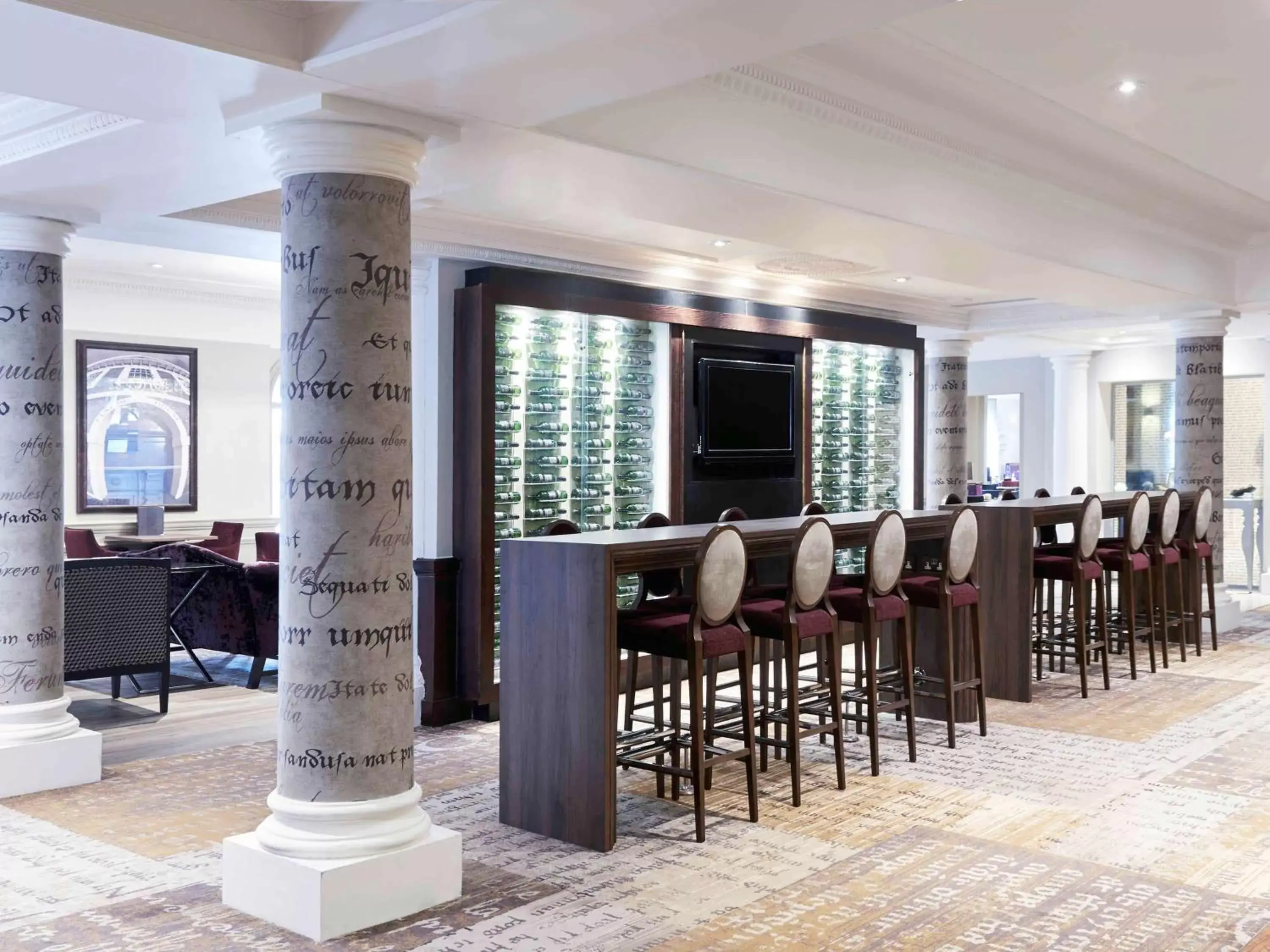 Lounge or bar, Restaurant/Places to Eat in Mercure Exeter Southgate Hotel